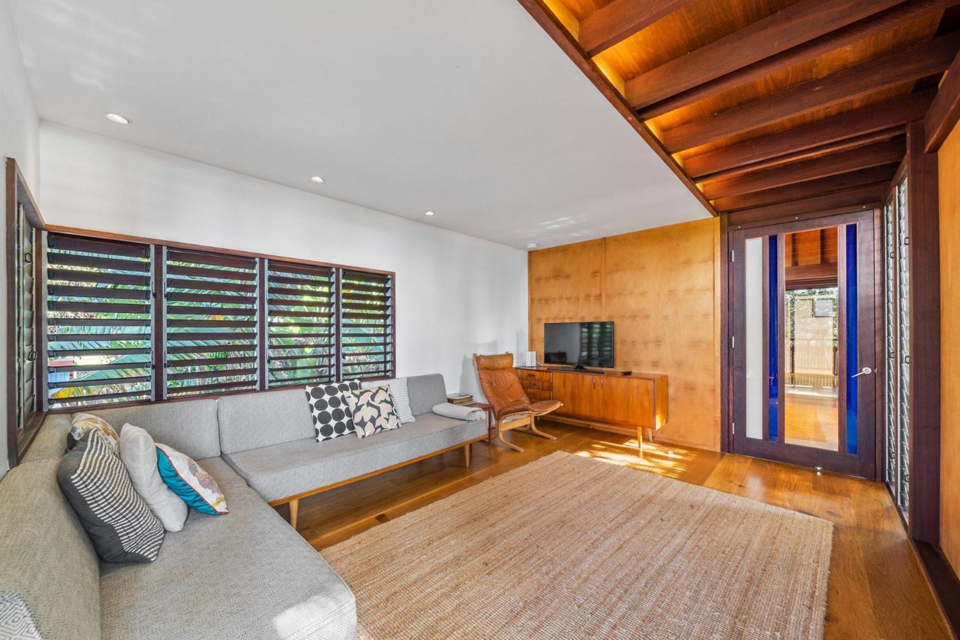 Moonshine Beach Shack by Discover Stradbroke