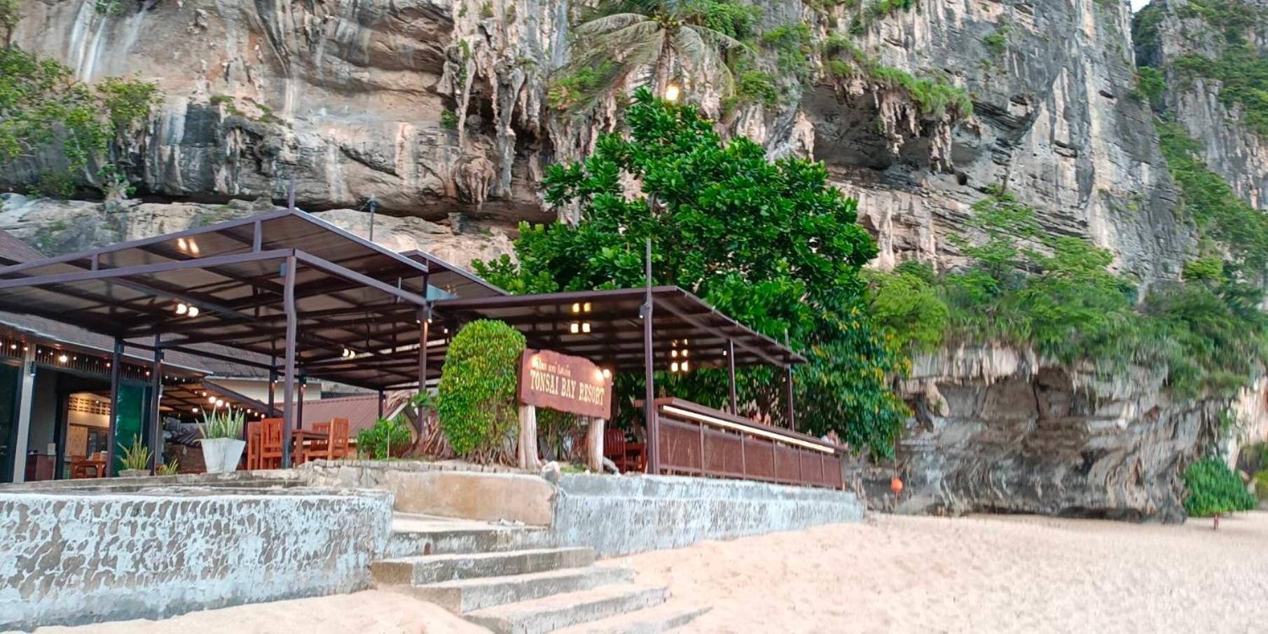 Tonsai Bay Resort