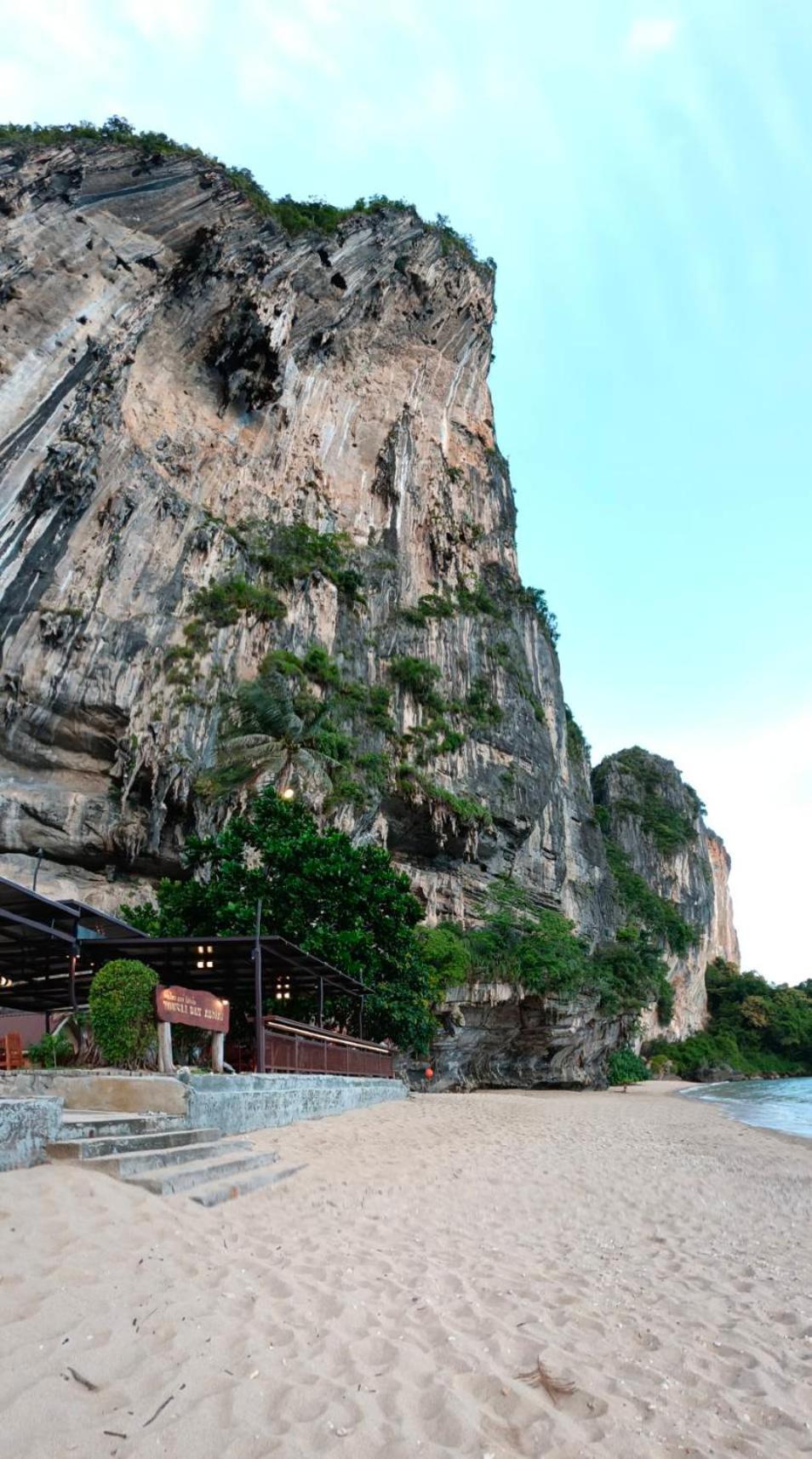 Tonsai Bay Resort