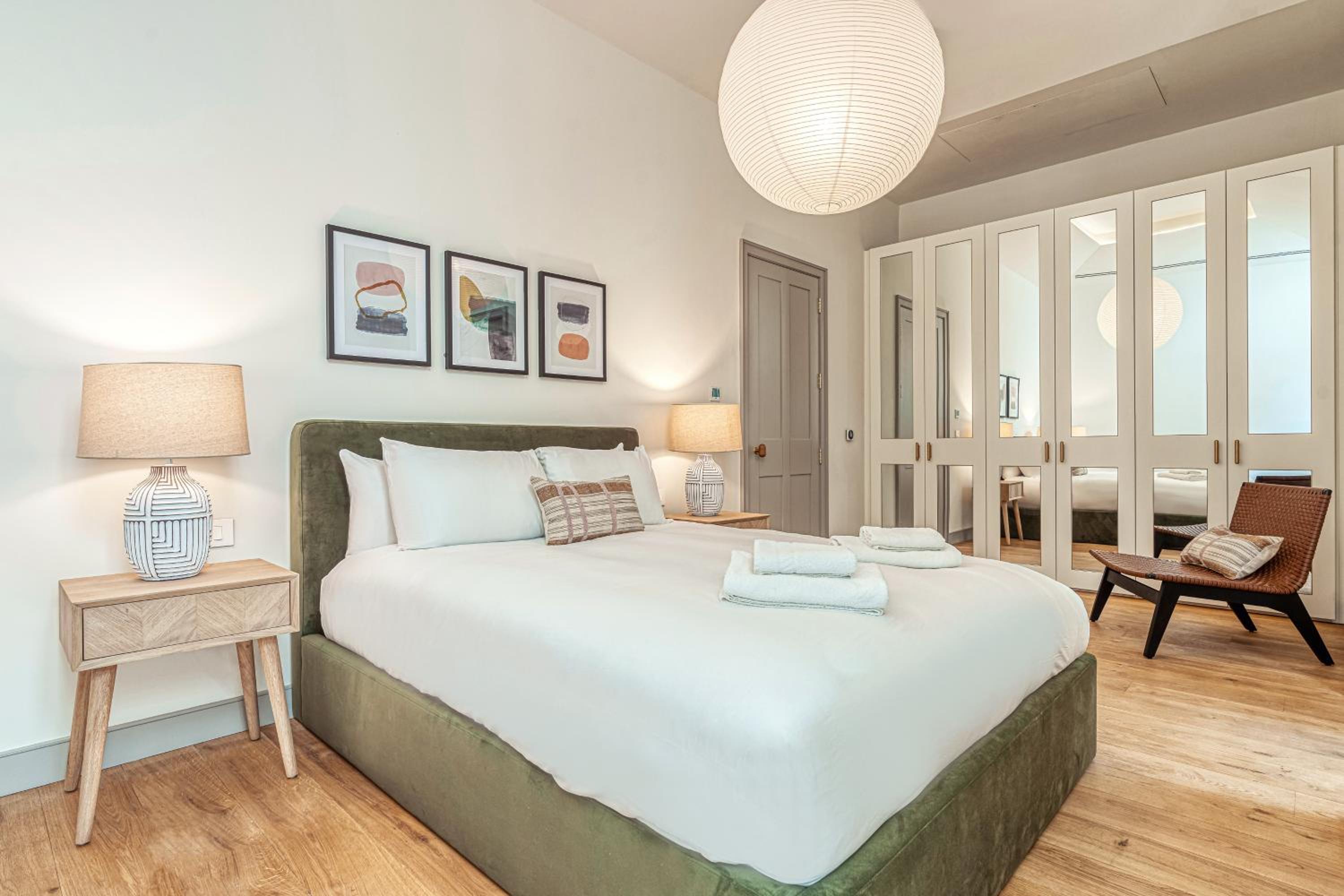 Luxury flats near Big Ben and London Eye