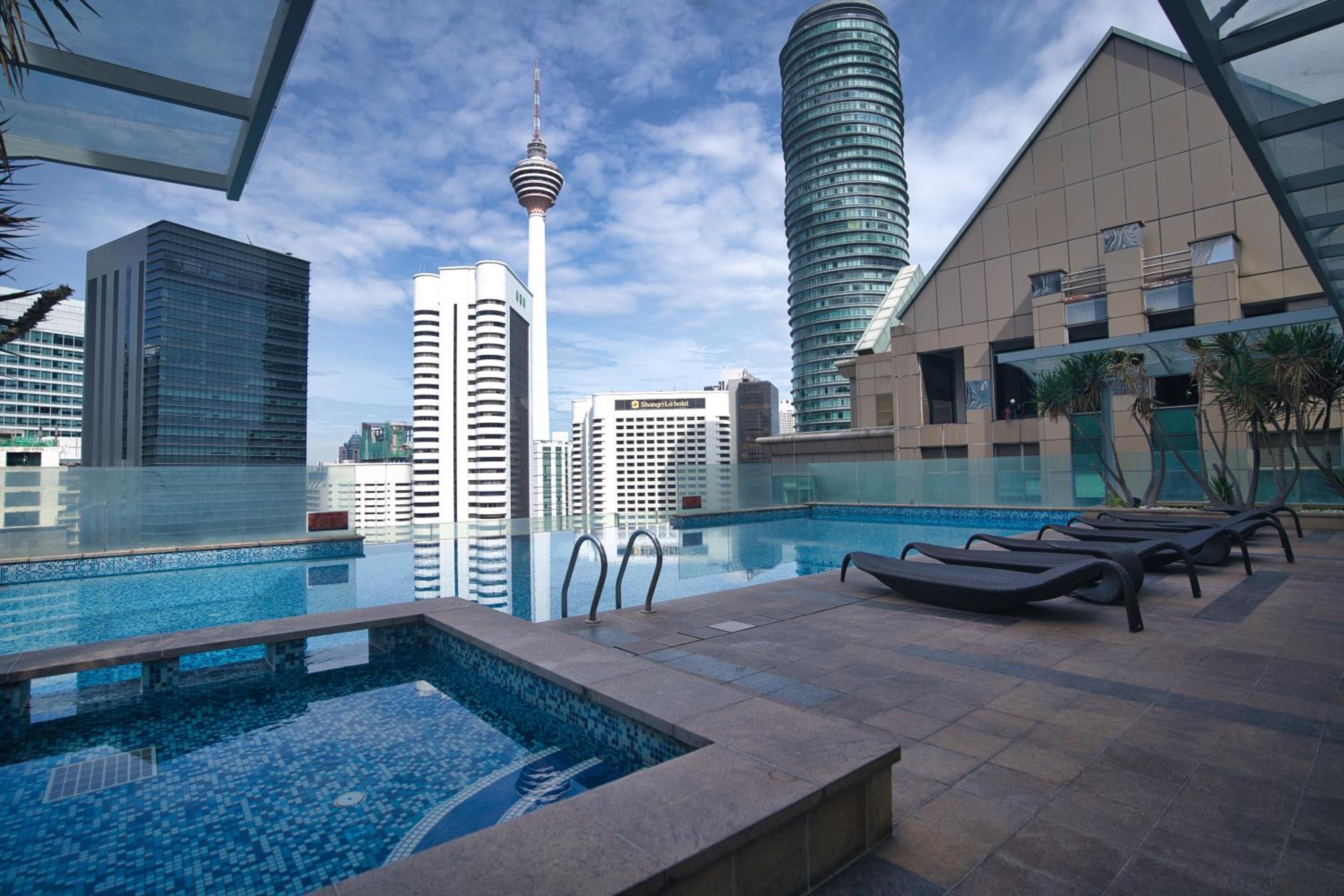 SUPER KING BED STUDIO walking distance to Petronas Twin Tower