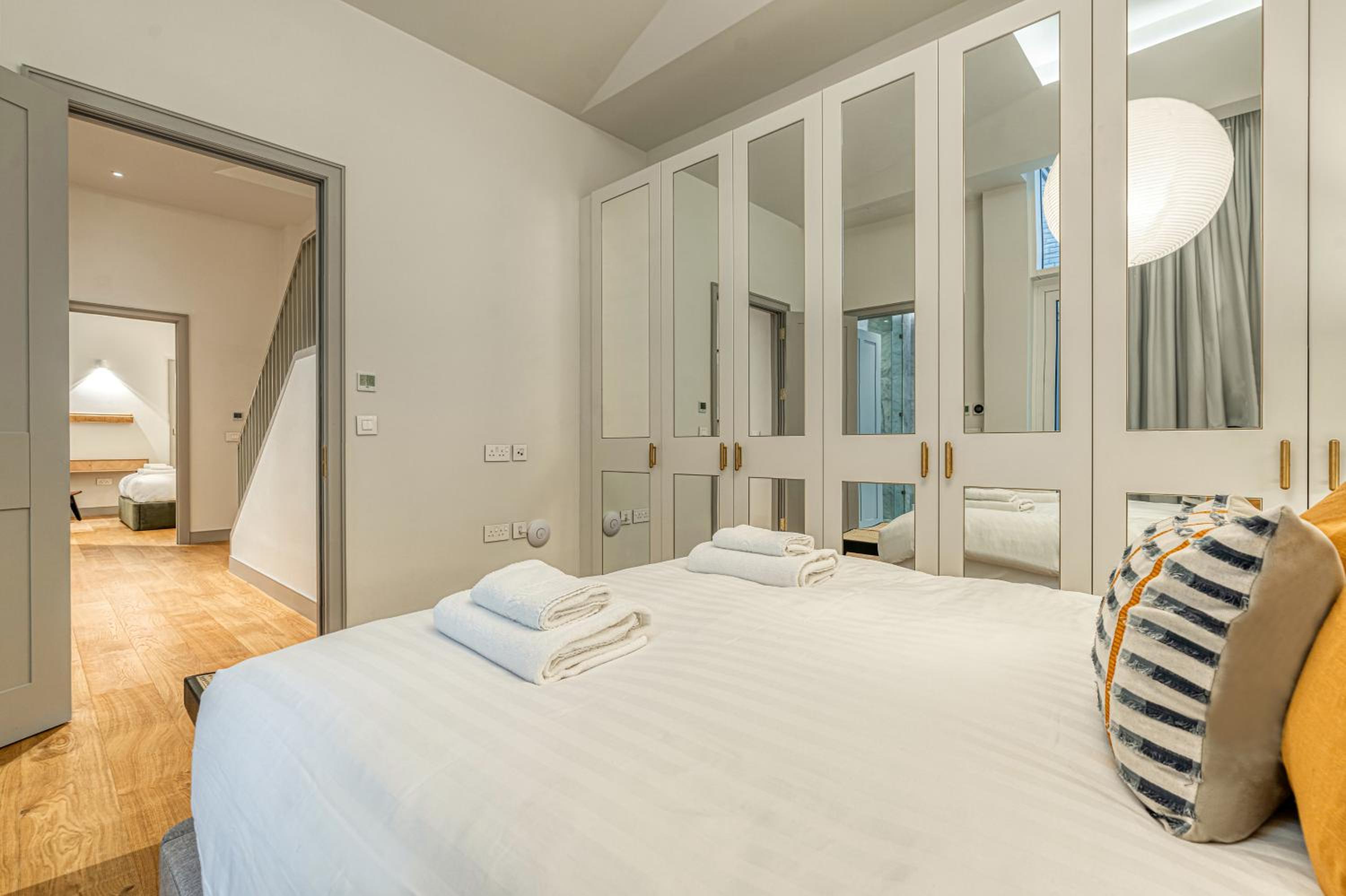 Luxury flats near Big Ben and London Eye