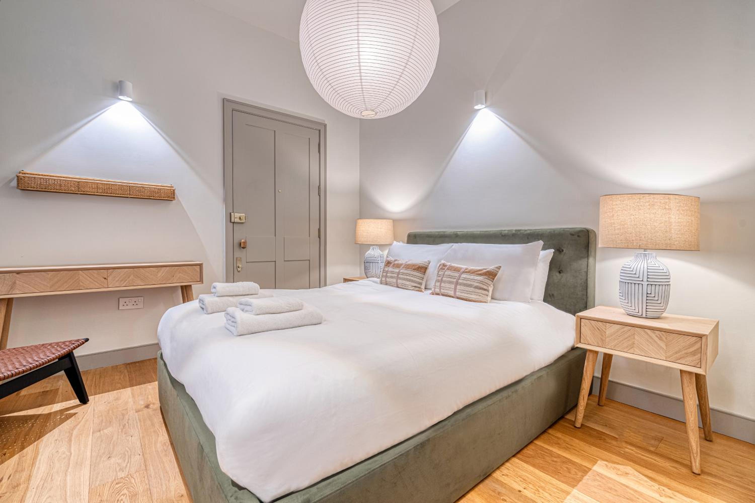 Luxury flats near Big Ben and London Eye