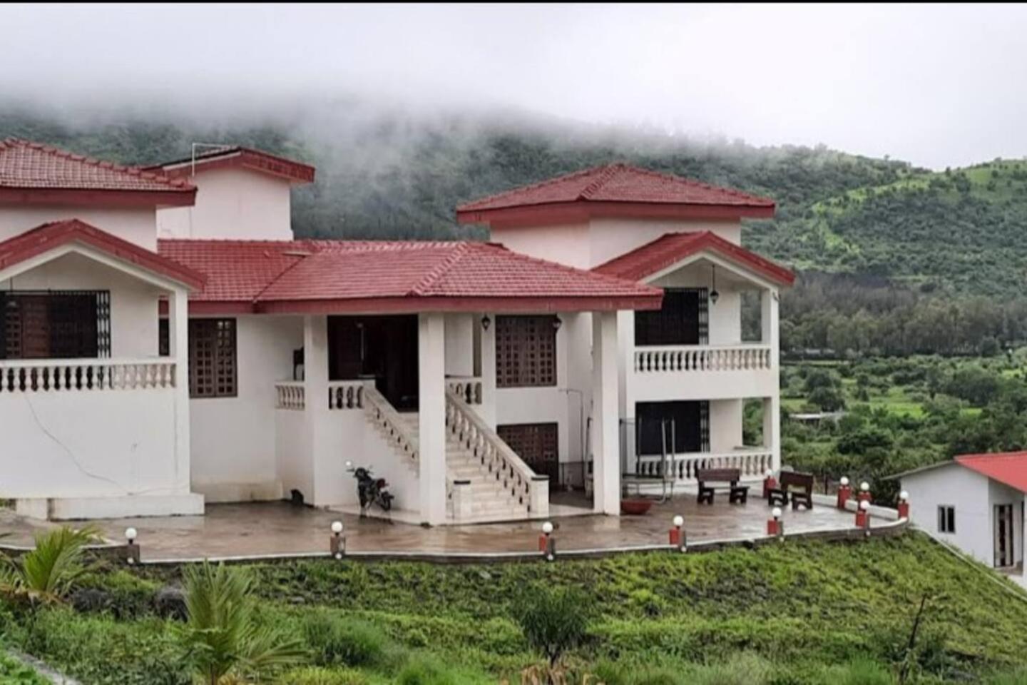 Colonial Villa pet friendly 3 bhk with outstanding views view 4