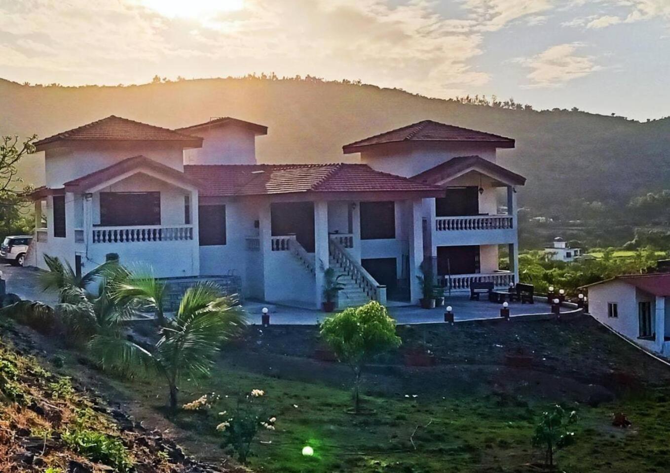 Colonial Villa pet friendly 3 bhk with outstanding views view 5
