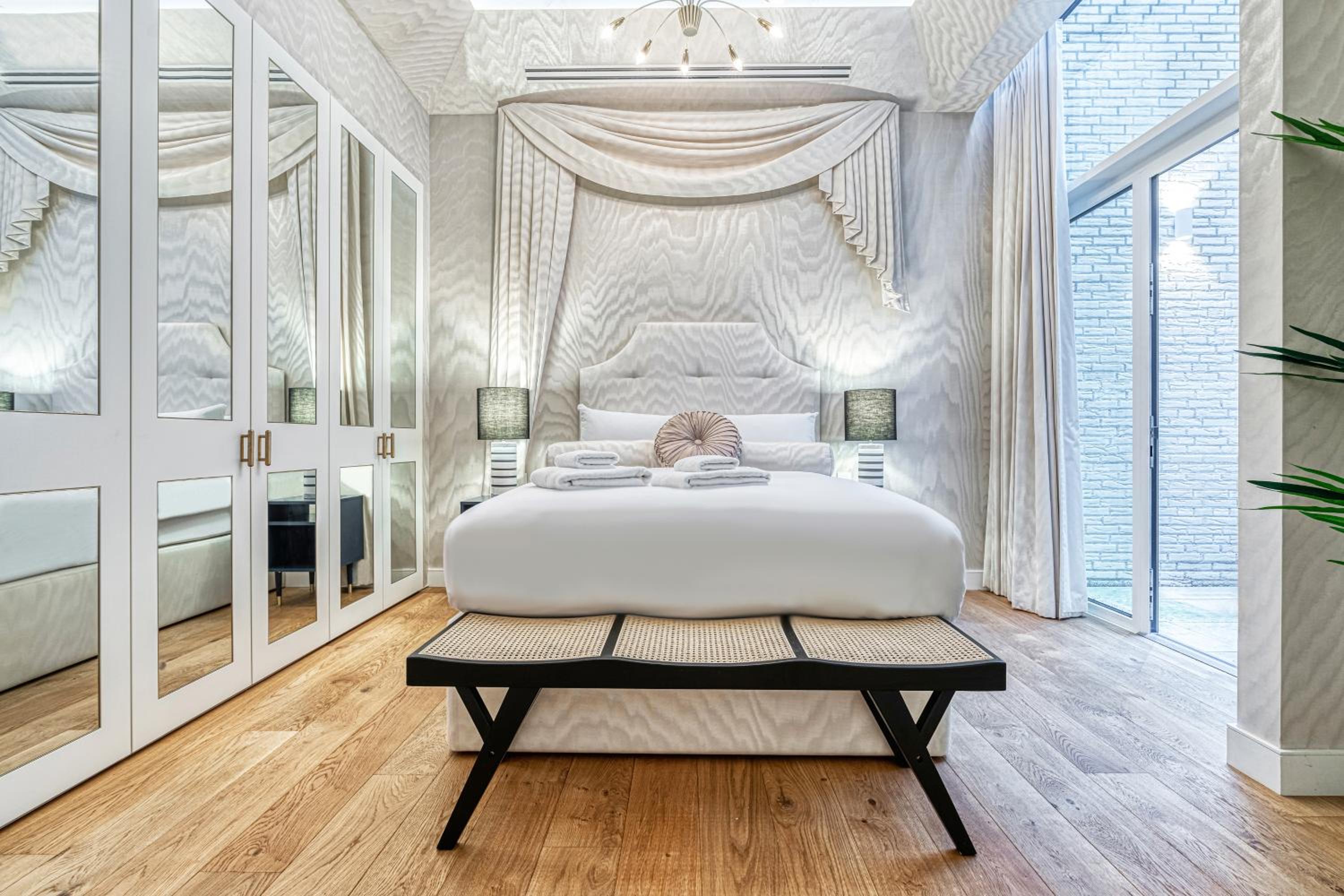Luxury flats near Big Ben and London Eye