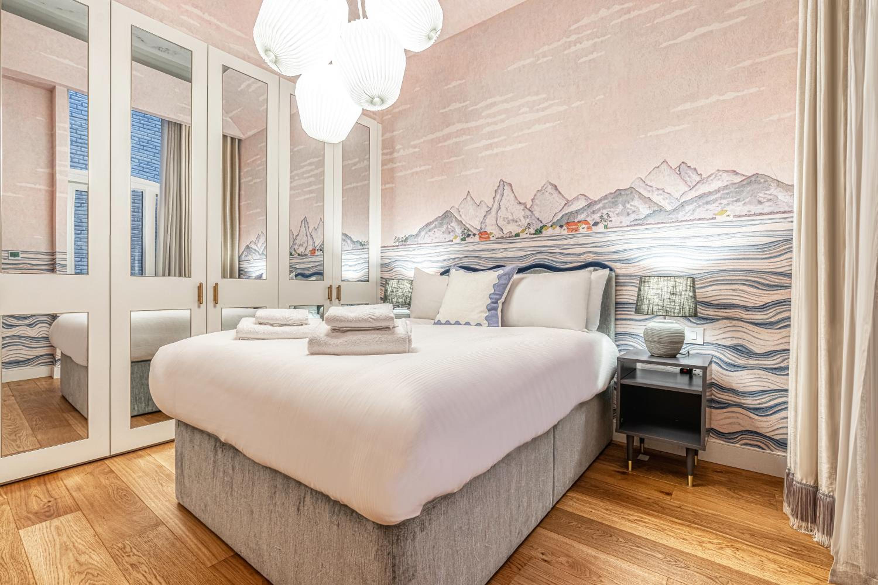 Luxury flats near Big Ben and London Eye