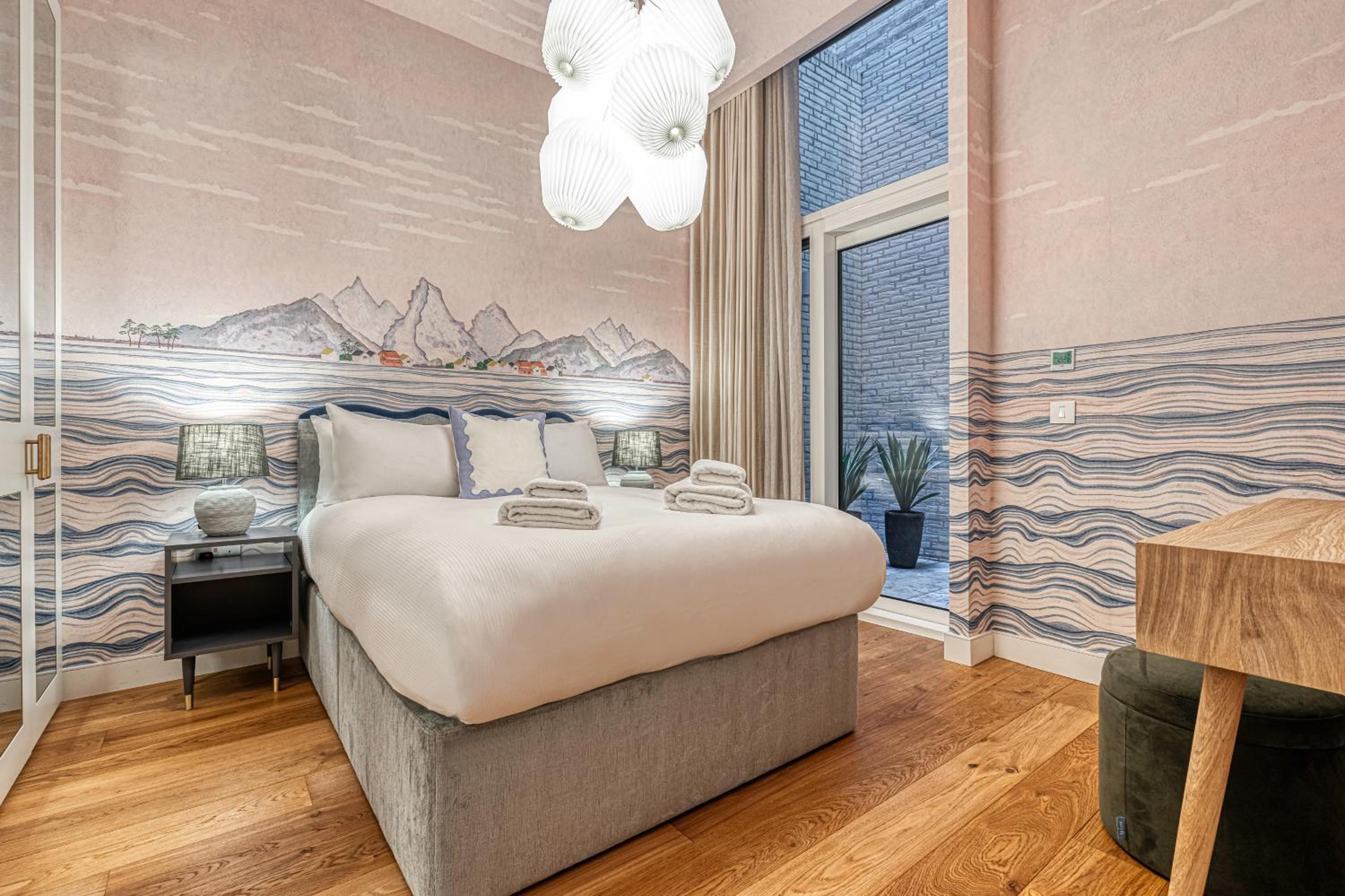 Luxury flats near Big Ben and London Eye