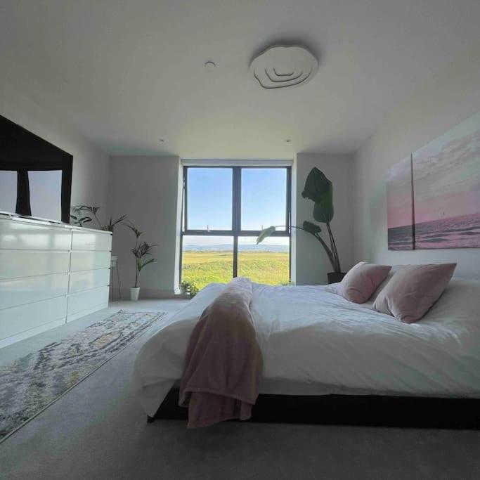 Seafront apartment with spectacular views