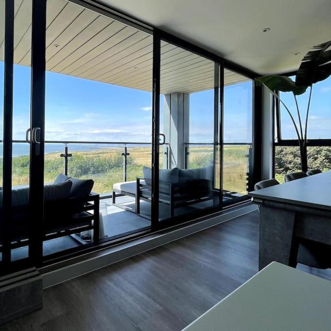 Seafront apartment with spectacular views