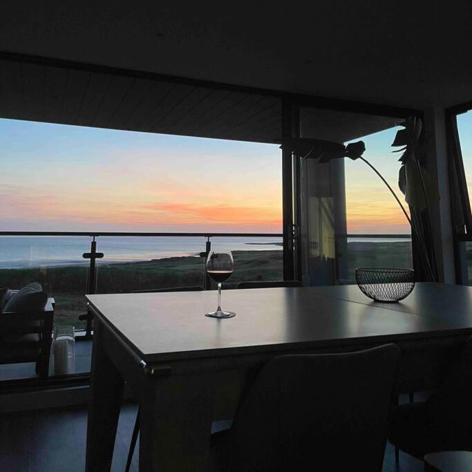 Seafront apartment with spectacular views