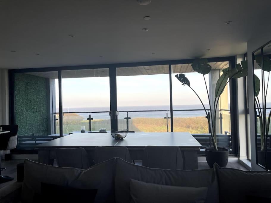 Seafront apartment with spectacular views