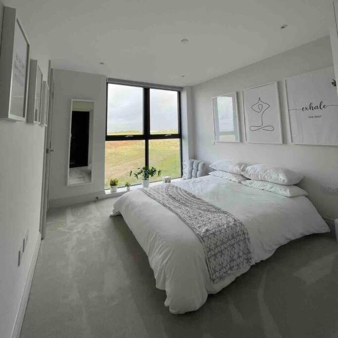Seafront apartment with spectacular views