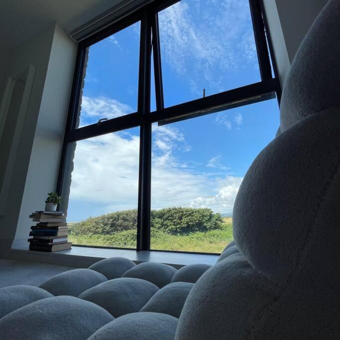 Seafront apartment with spectacular views