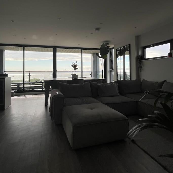 Seafront apartment with spectacular views