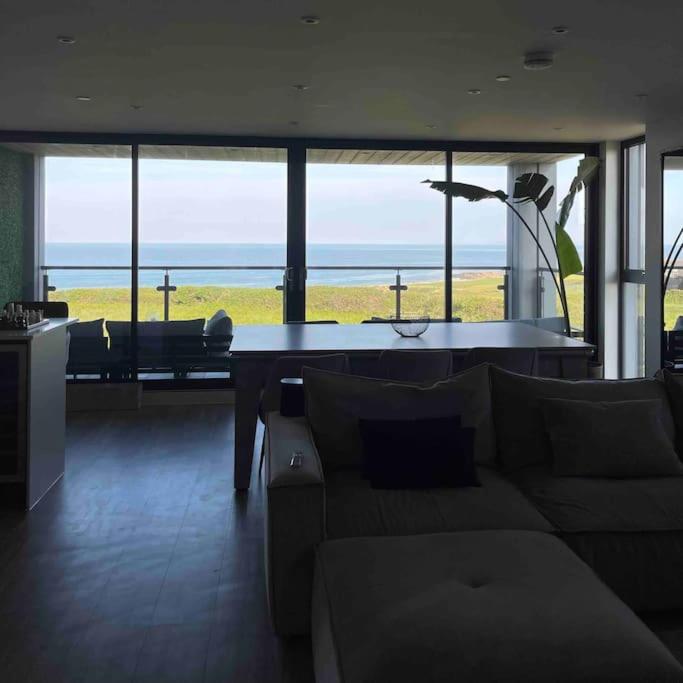 Seafront apartment with spectacular views