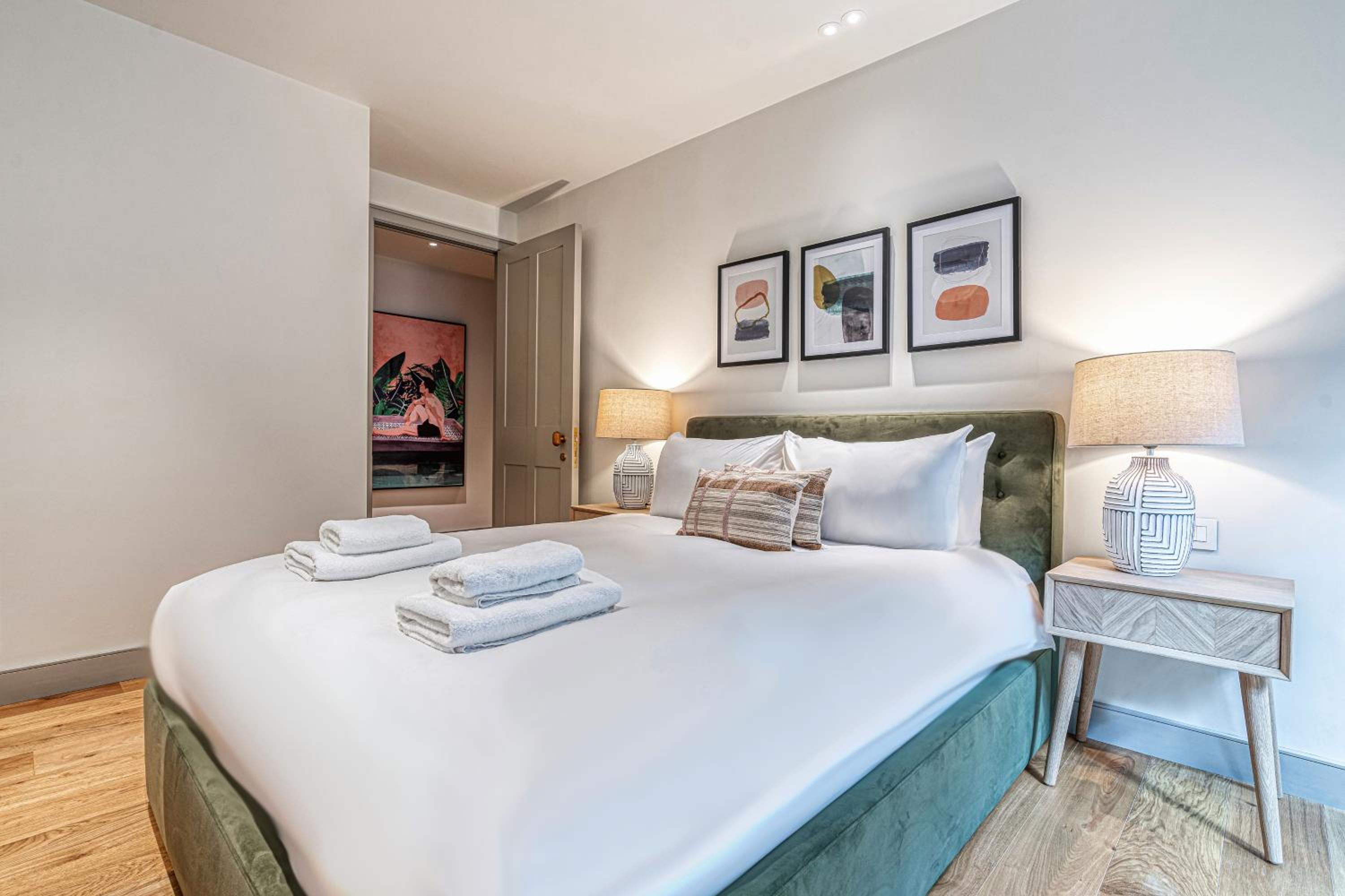 Luxury flats near Big Ben and London Eye