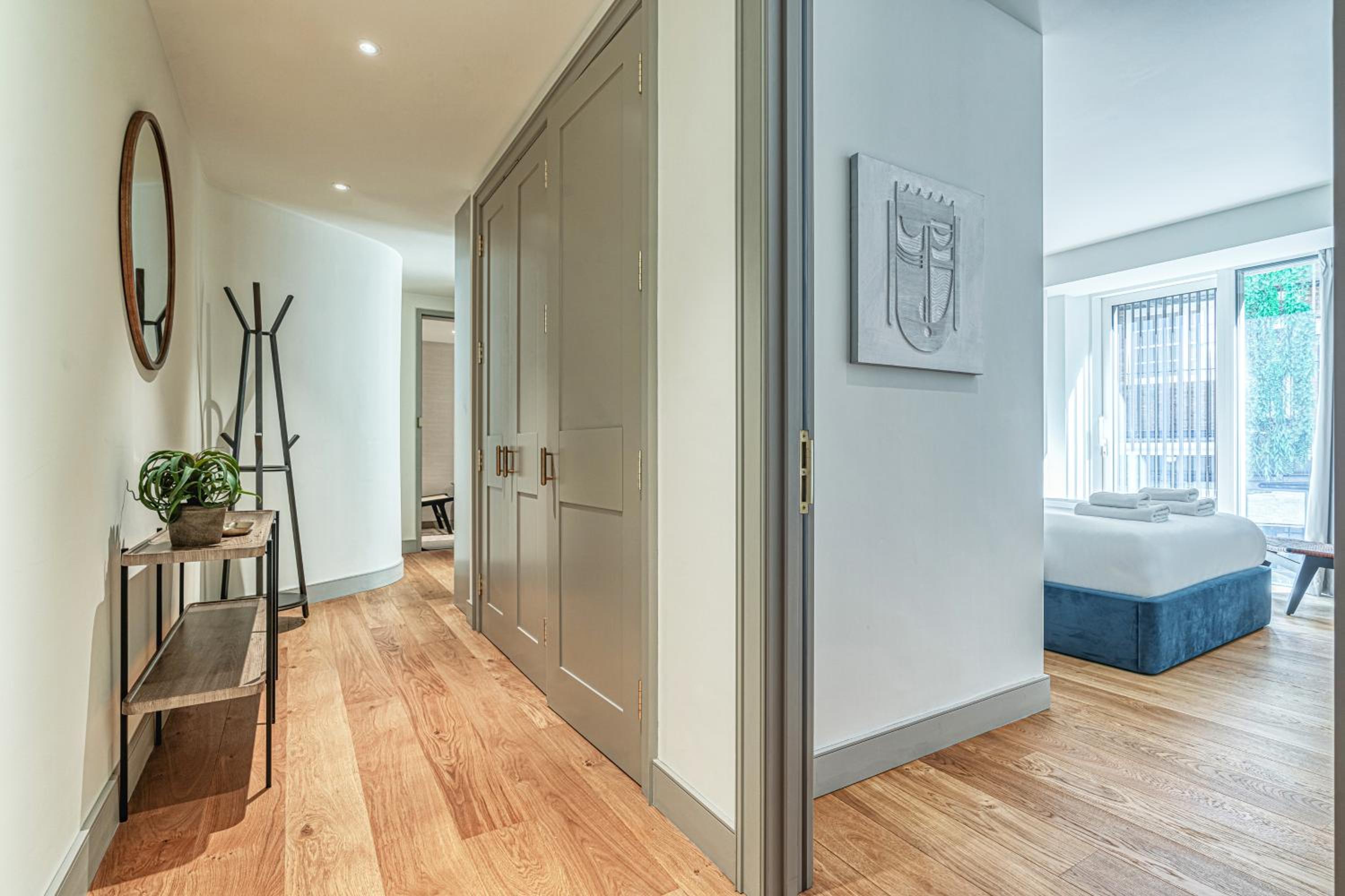 Luxury flats near Big Ben and London Eye