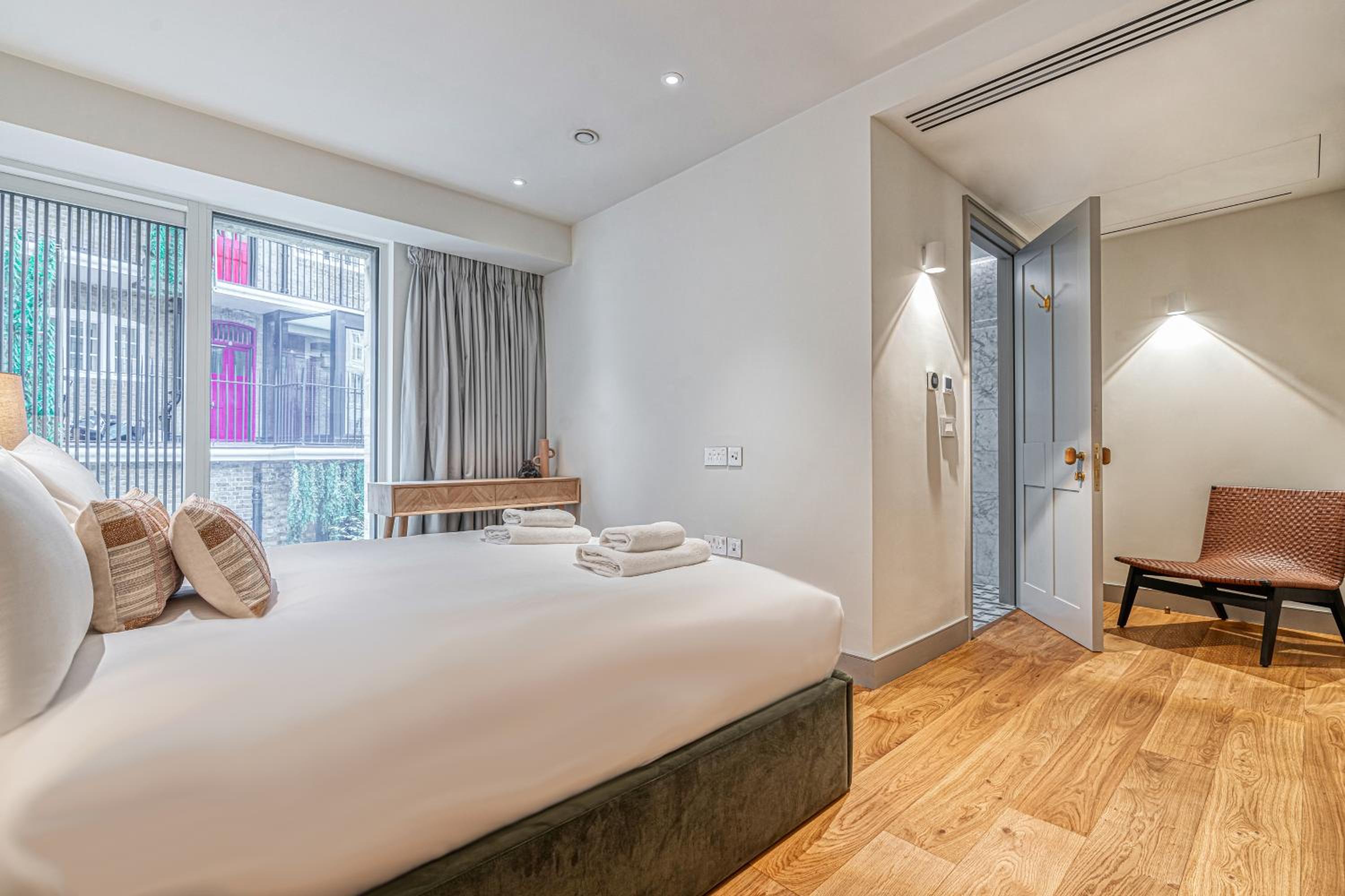 Luxury flats near Big Ben and London Eye