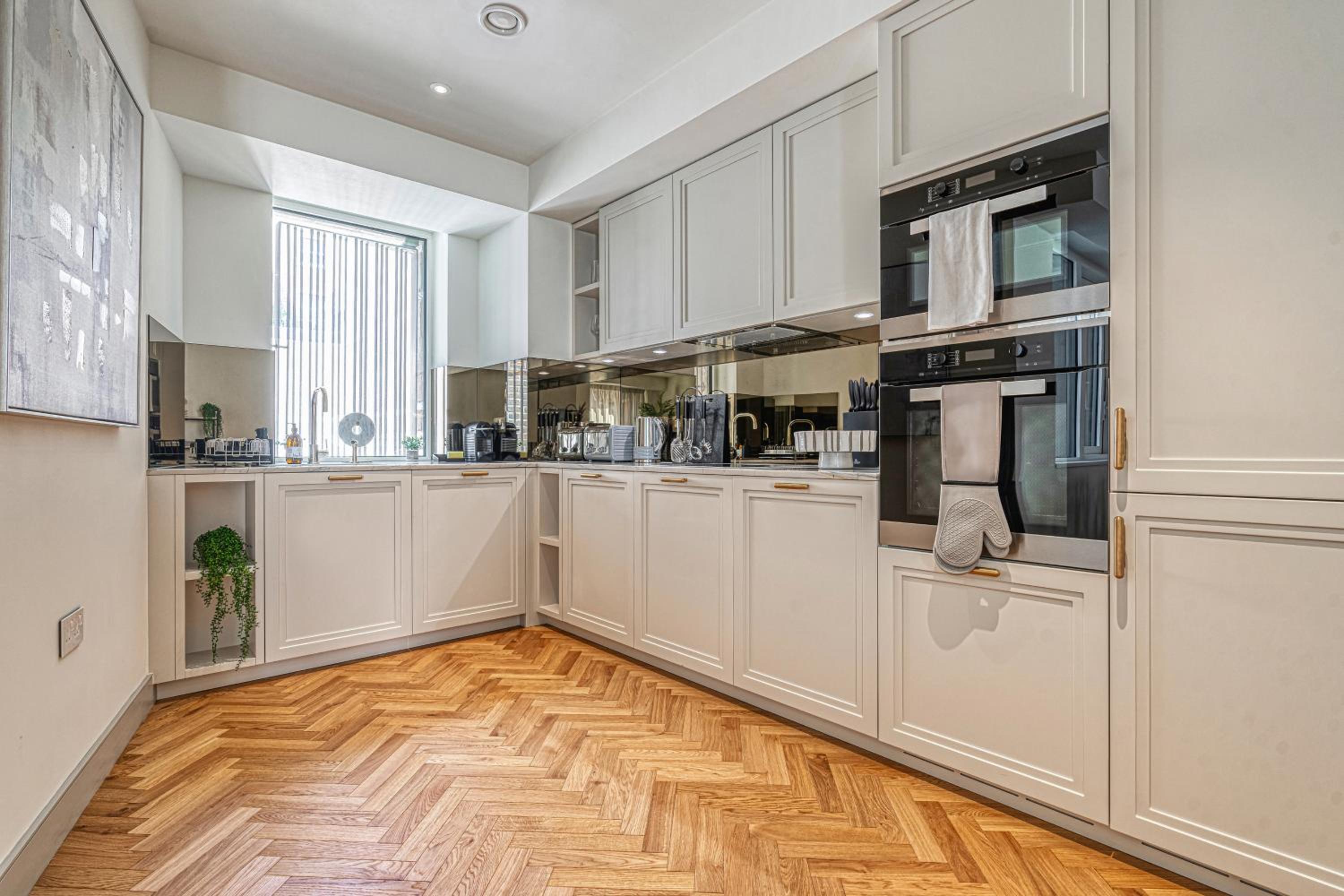 Luxury flats near Big Ben and London Eye