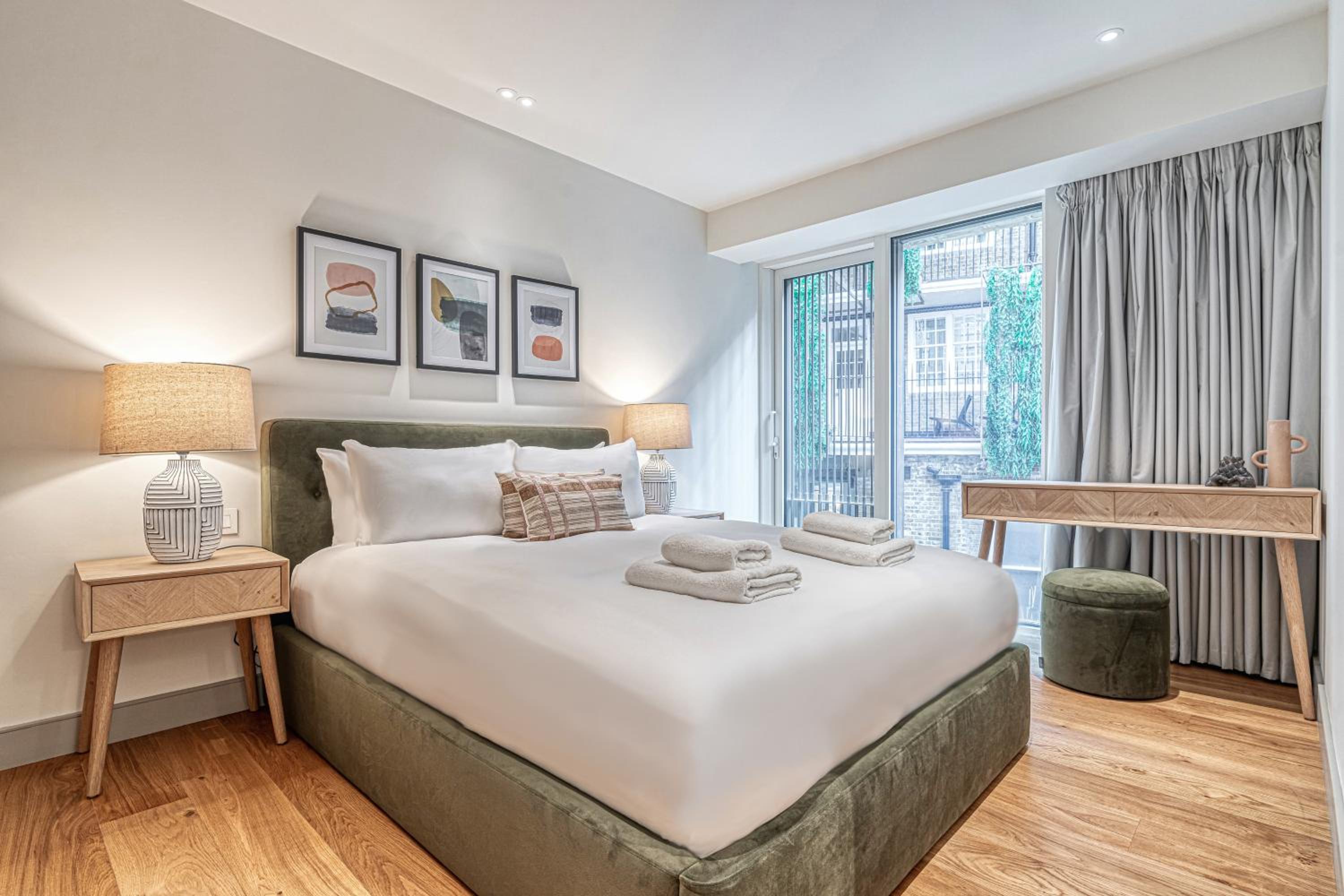Luxury flats near Big Ben and London Eye