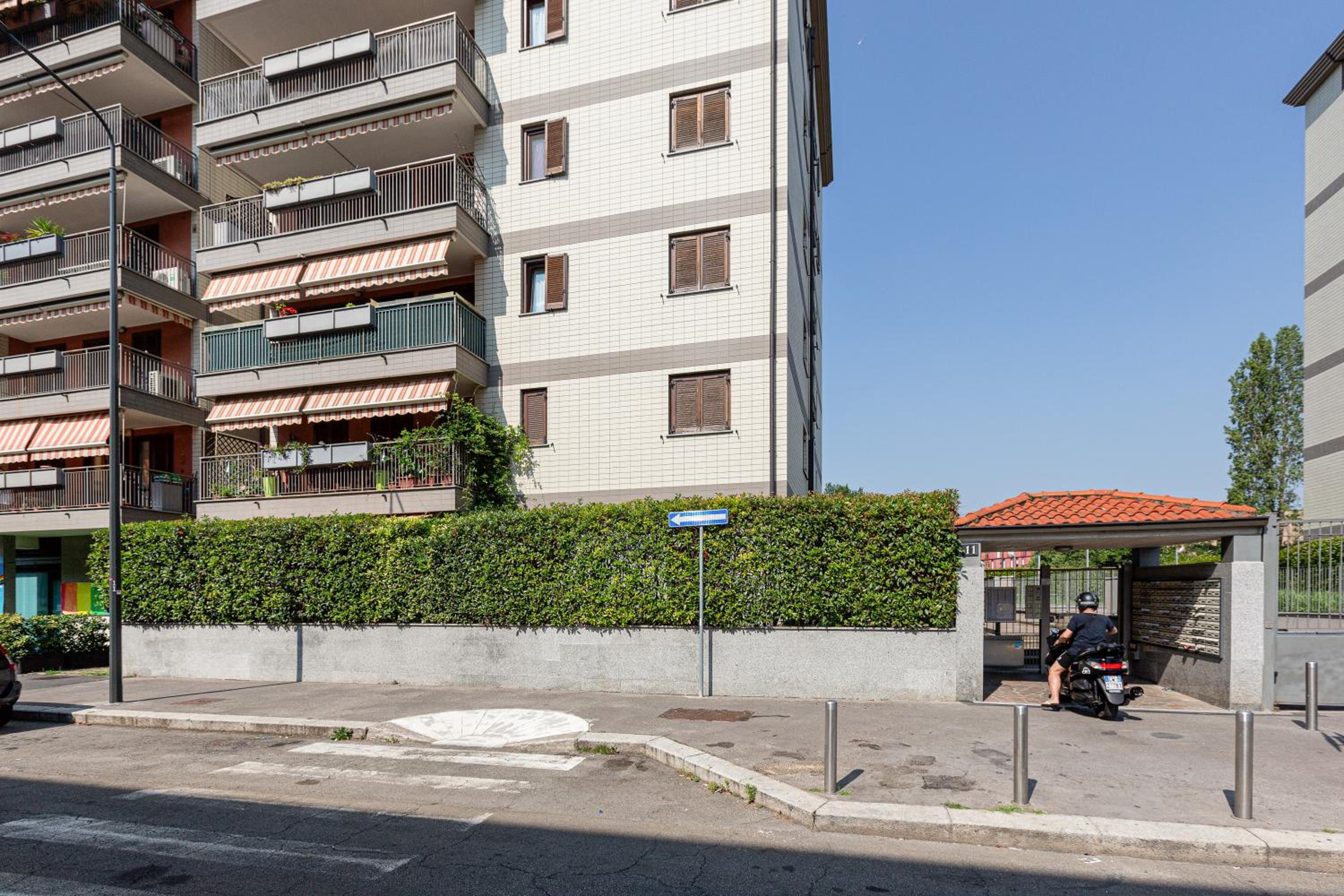 GuestHost - Apartment with Balcony nearby M3 Subway Yellow Line