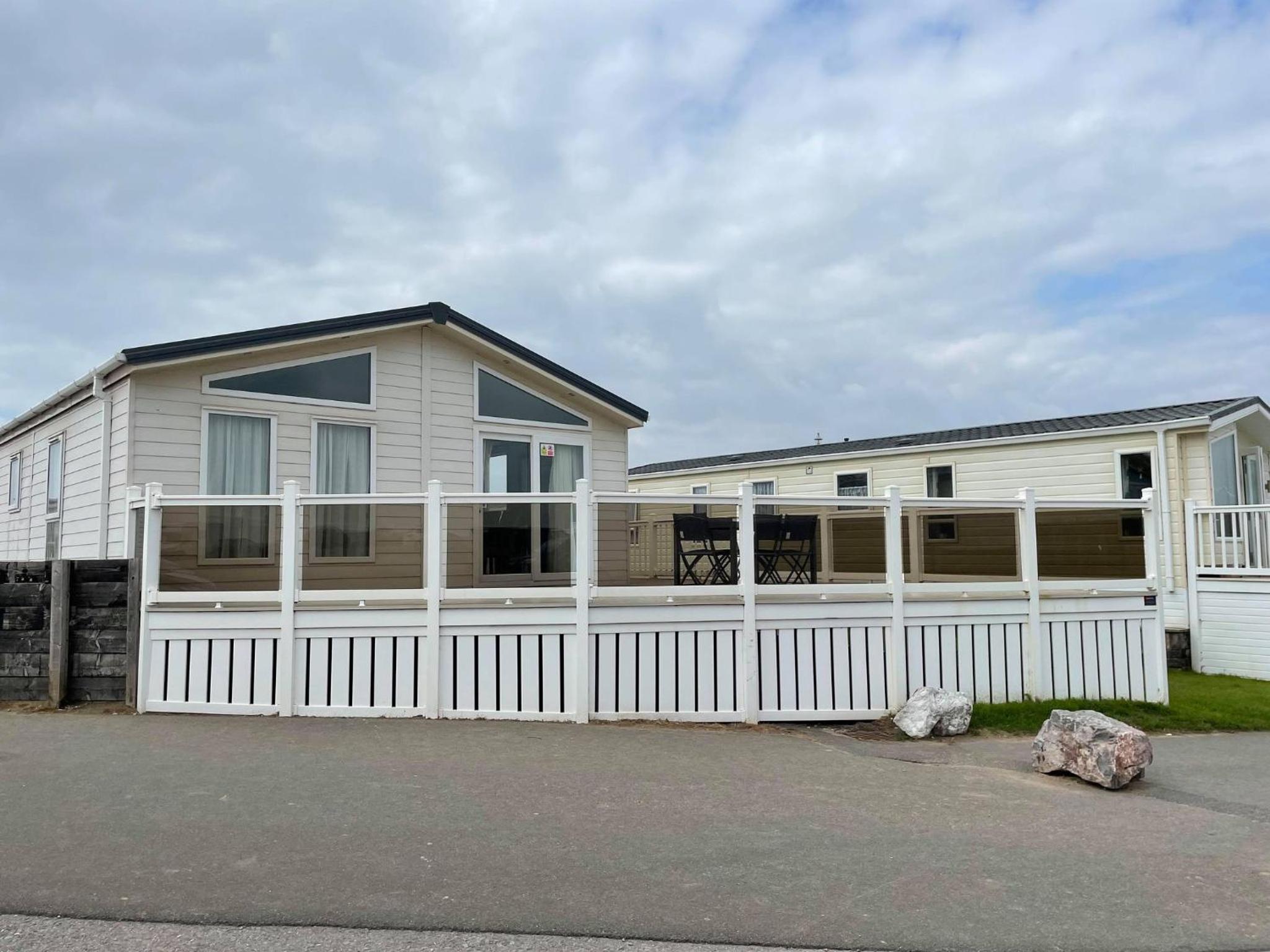 2 Bedroom Lodge - Honeysuckle 95, Trecco Bay view 3