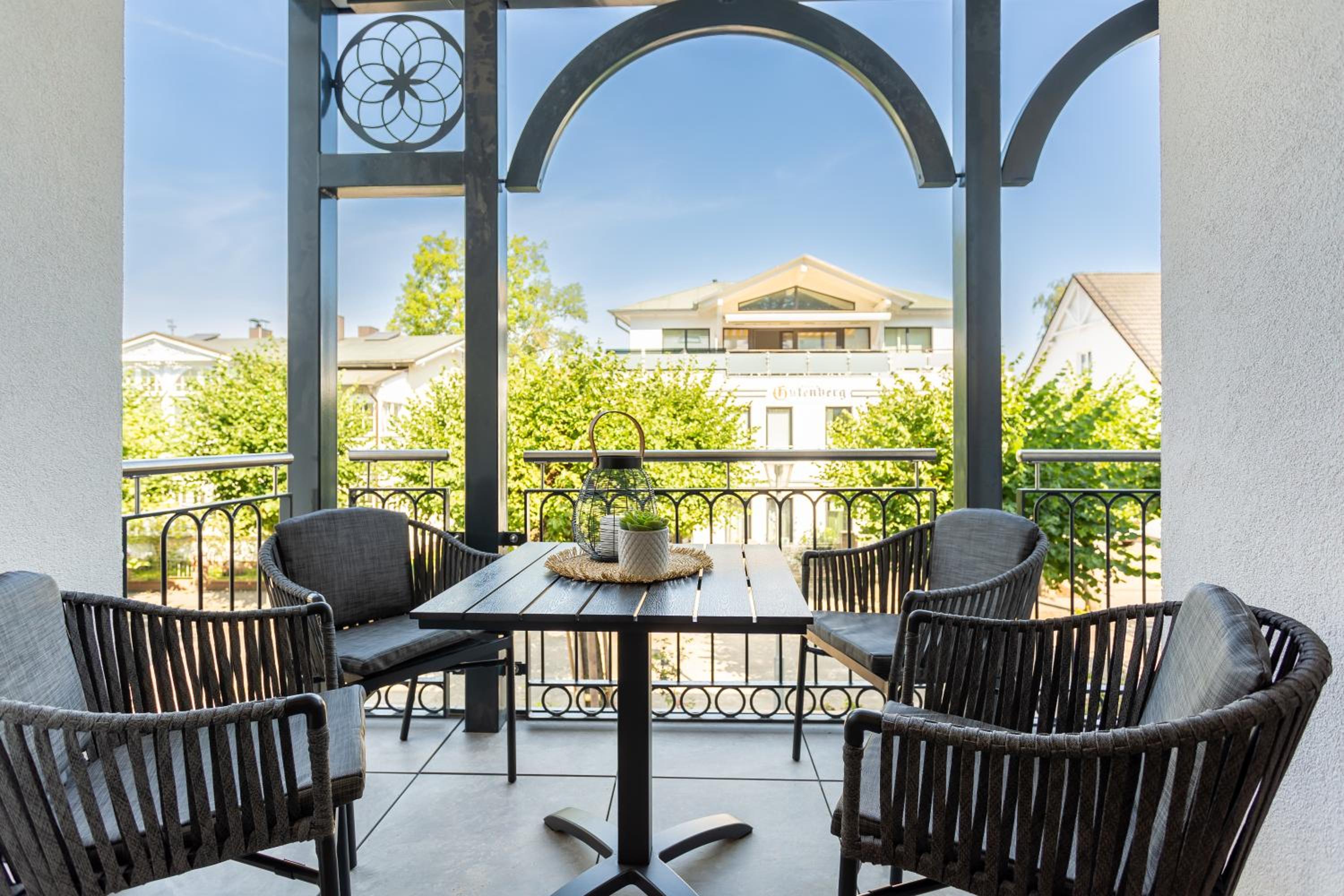 Villa Chloe Binz Appartements exklusiv in Top Lage mit Strandkorb am Strand