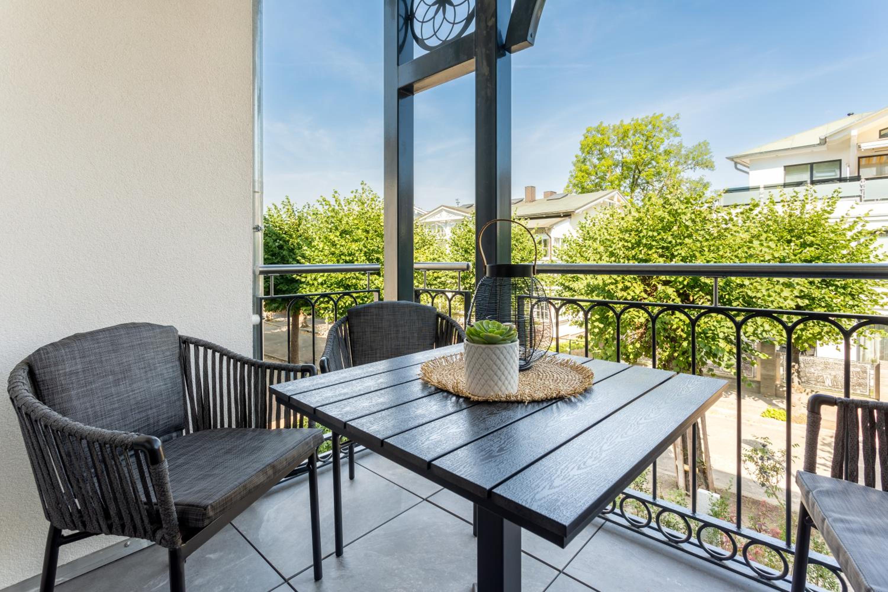 Villa Chloe Binz Appartements exklusiv in Top Lage mit Strandkorb am Strand
