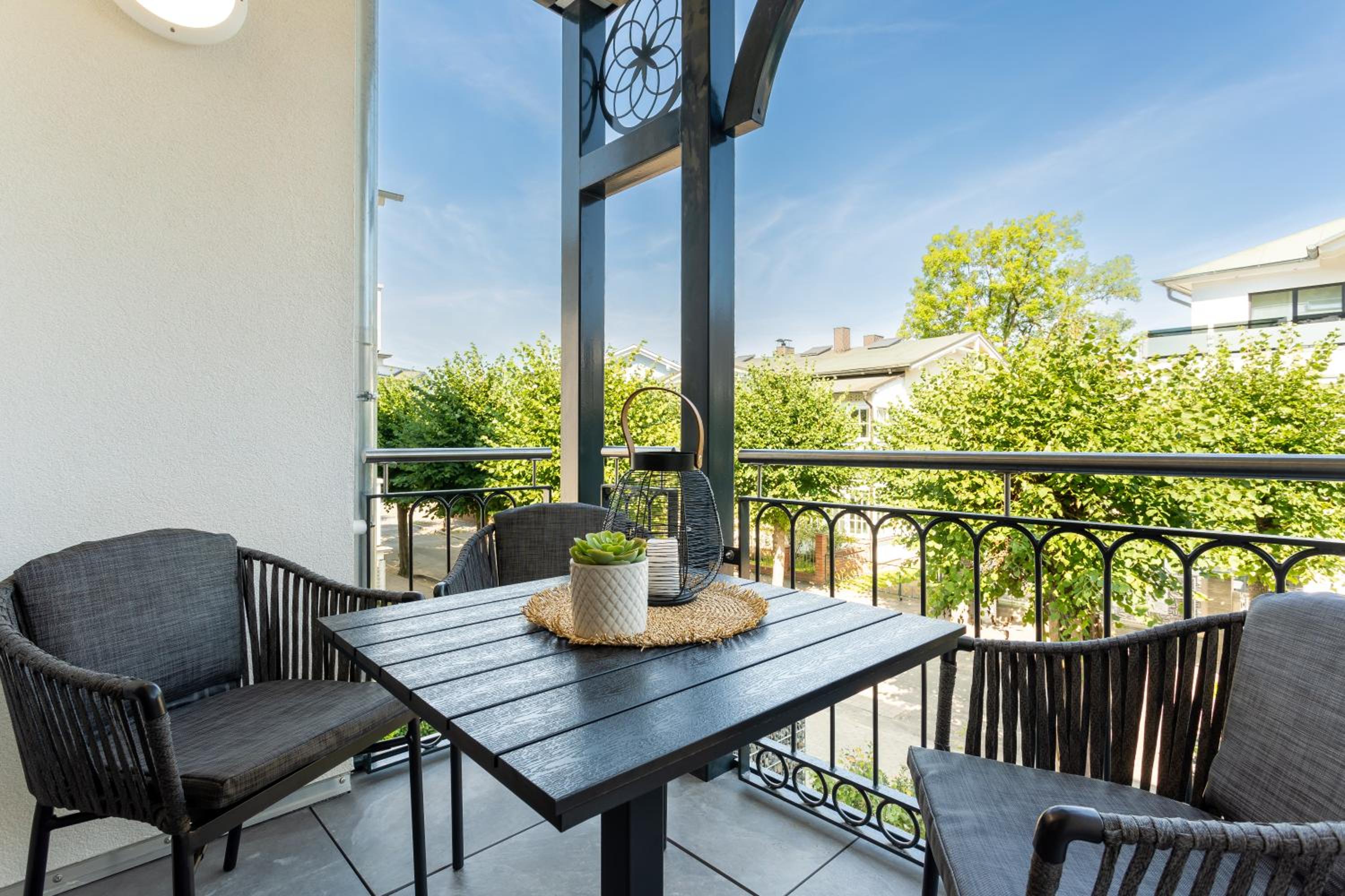 Villa Chloe Binz Appartements exklusiv in Top Lage mit Strandkorb am Strand