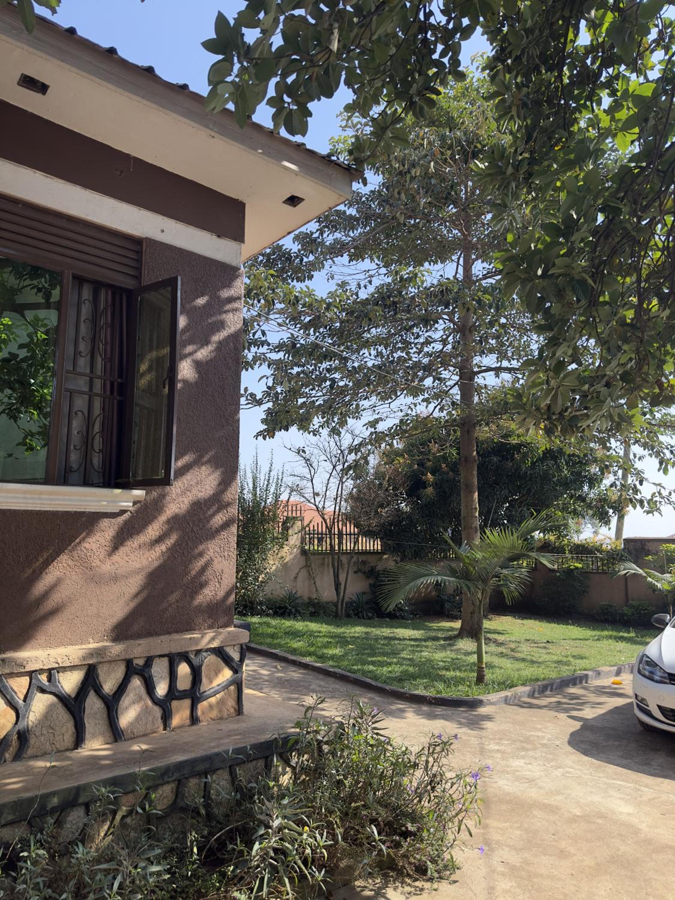 Olive Palm Suites Jinja view 3