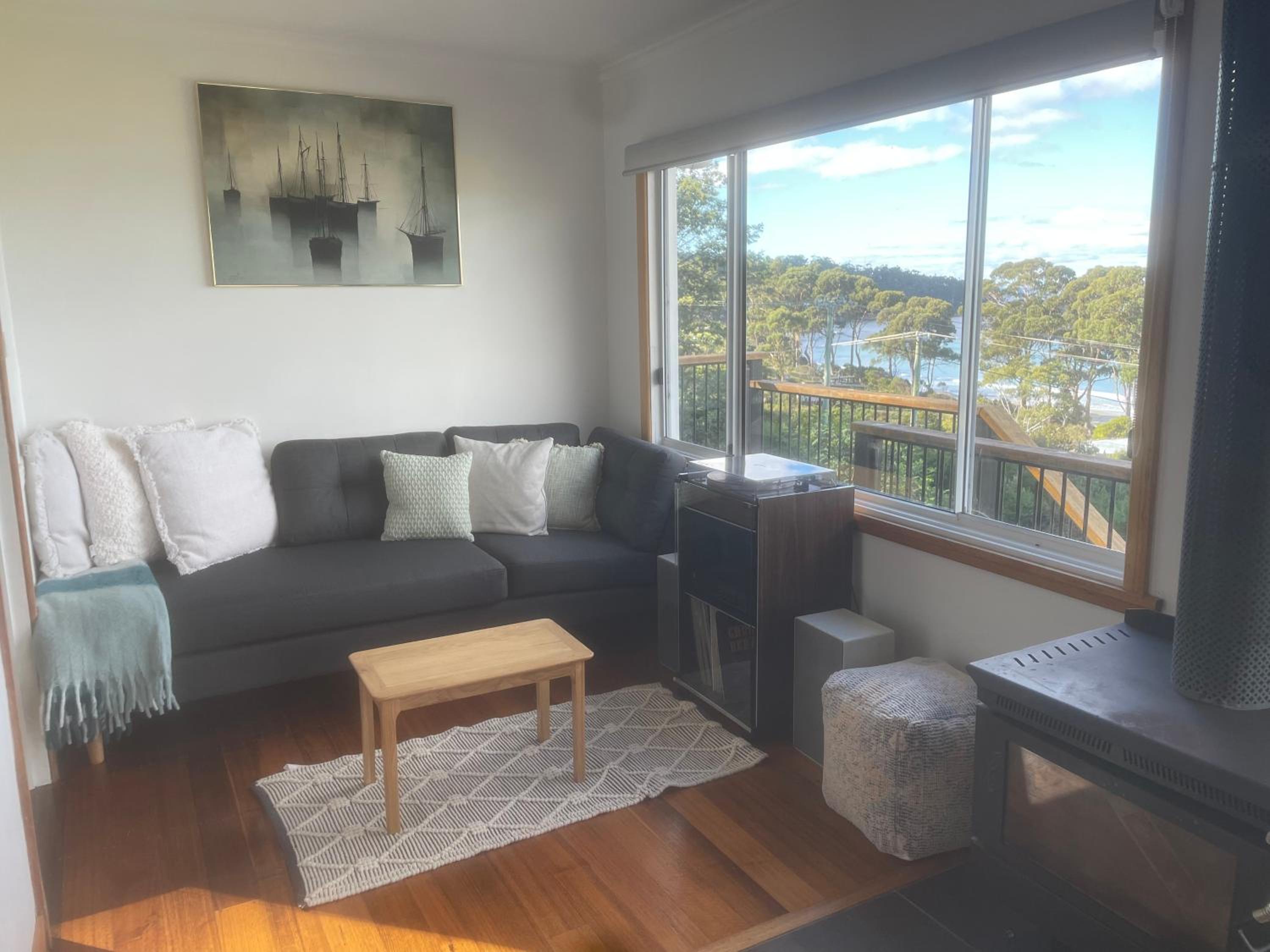 Elevated 3BR, ocean views, pool table, Pirates Bay