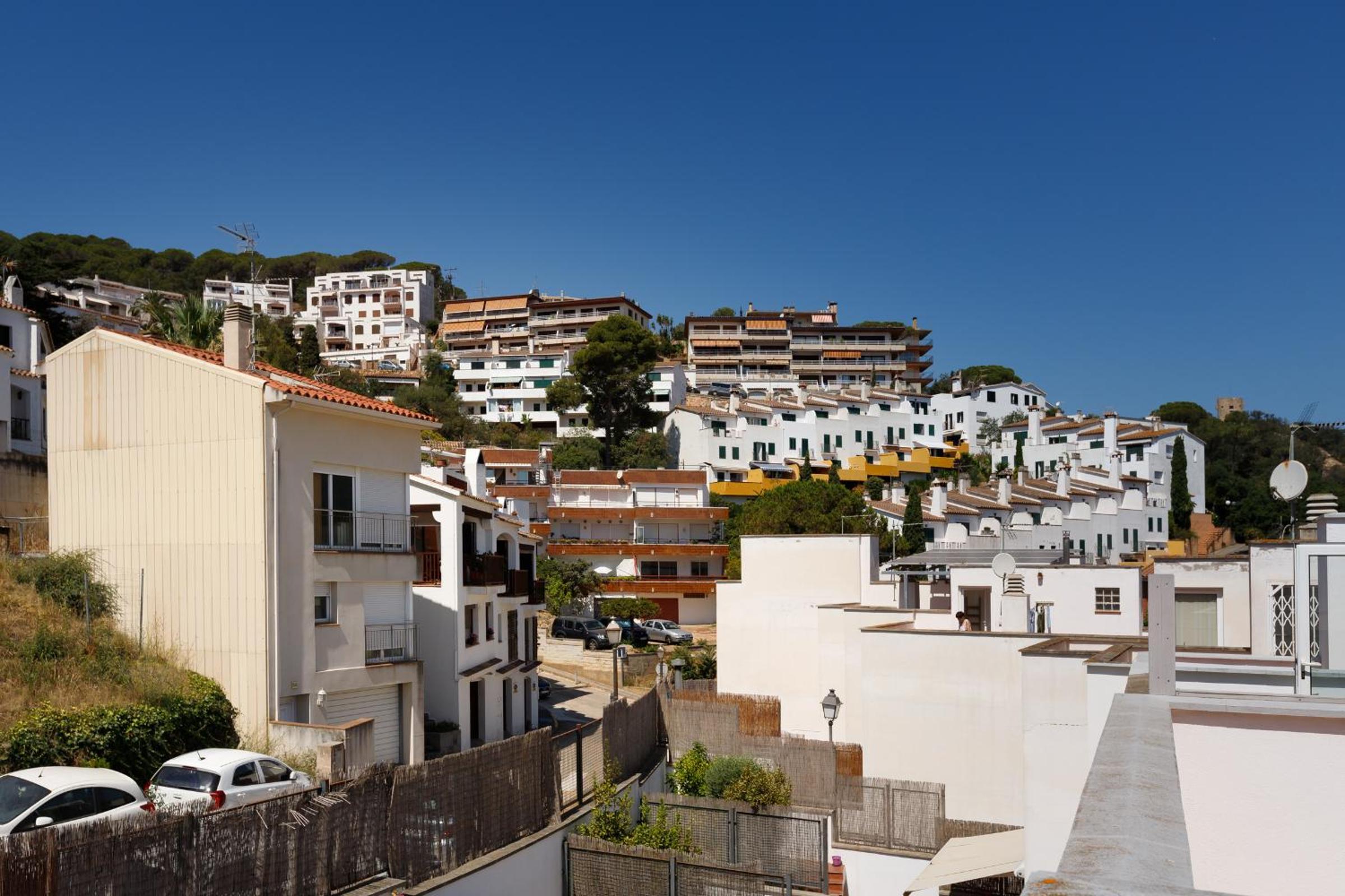 Lets Holidays Big terrace house with parking