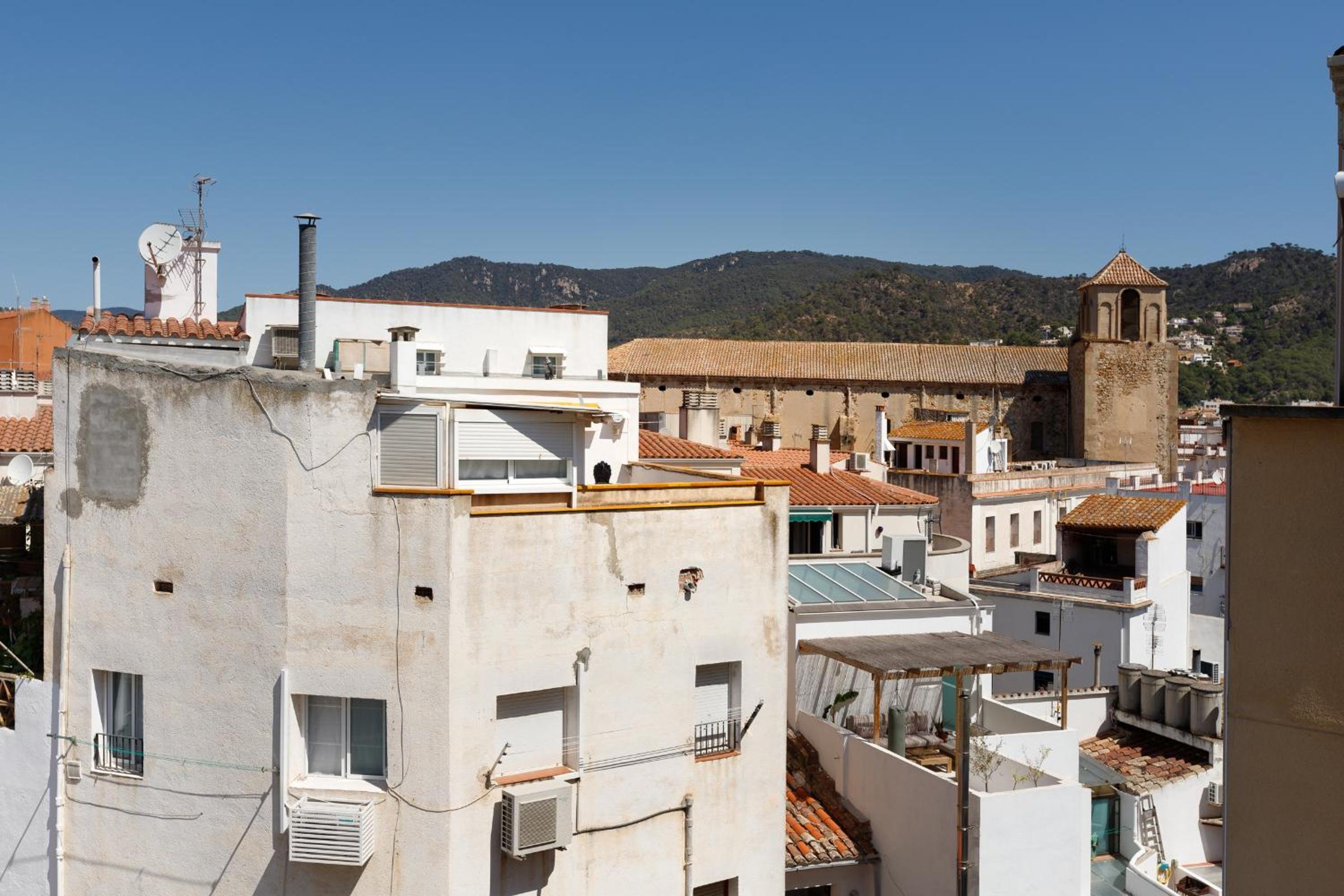 Lets Holidays Big terrace house with parking