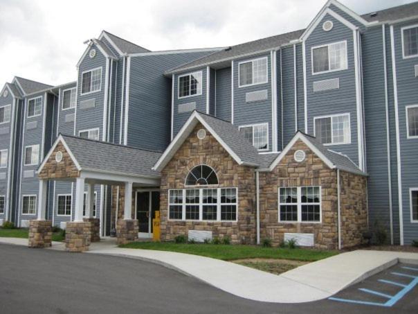 Microtel Inn & Suites by Wyndham Hazelton/Bruceton Mills view 2