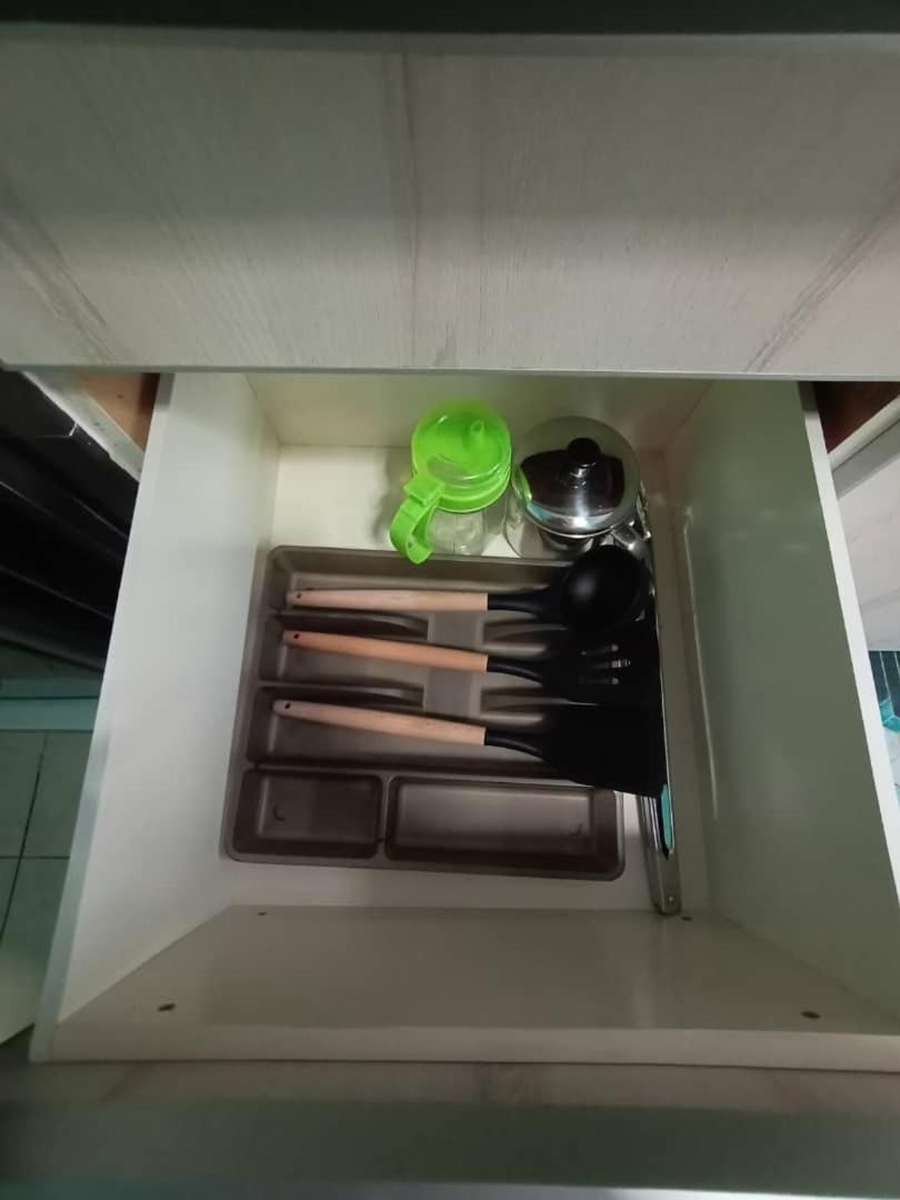 The Handz House II with WIFI - For family or same gender only