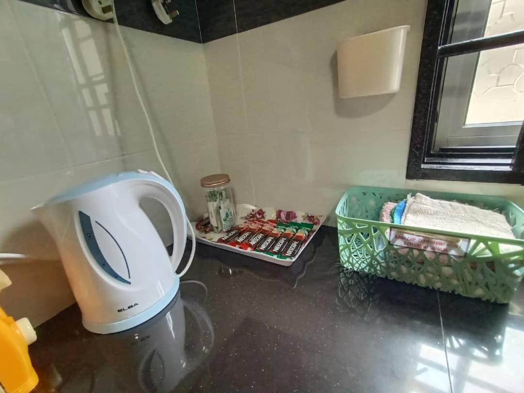 The Handz House II with WIFI - For family or same gender only