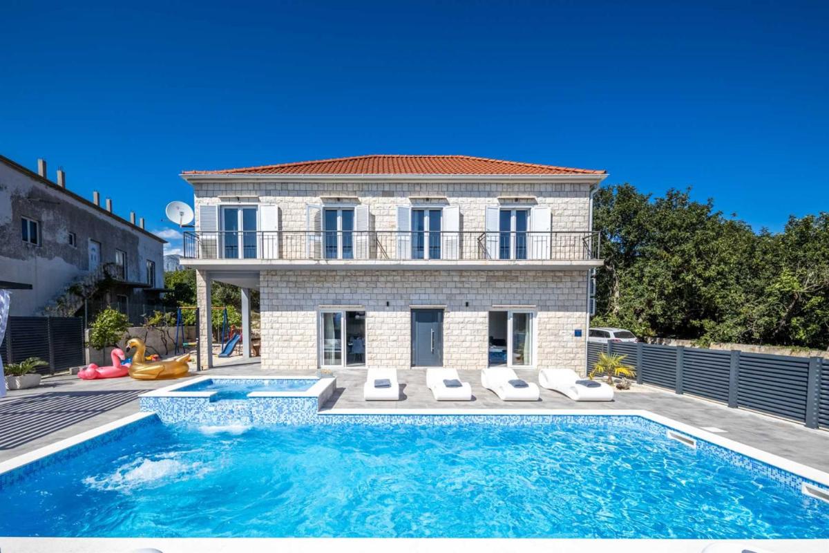 Luxury stone villa Tonka view 2