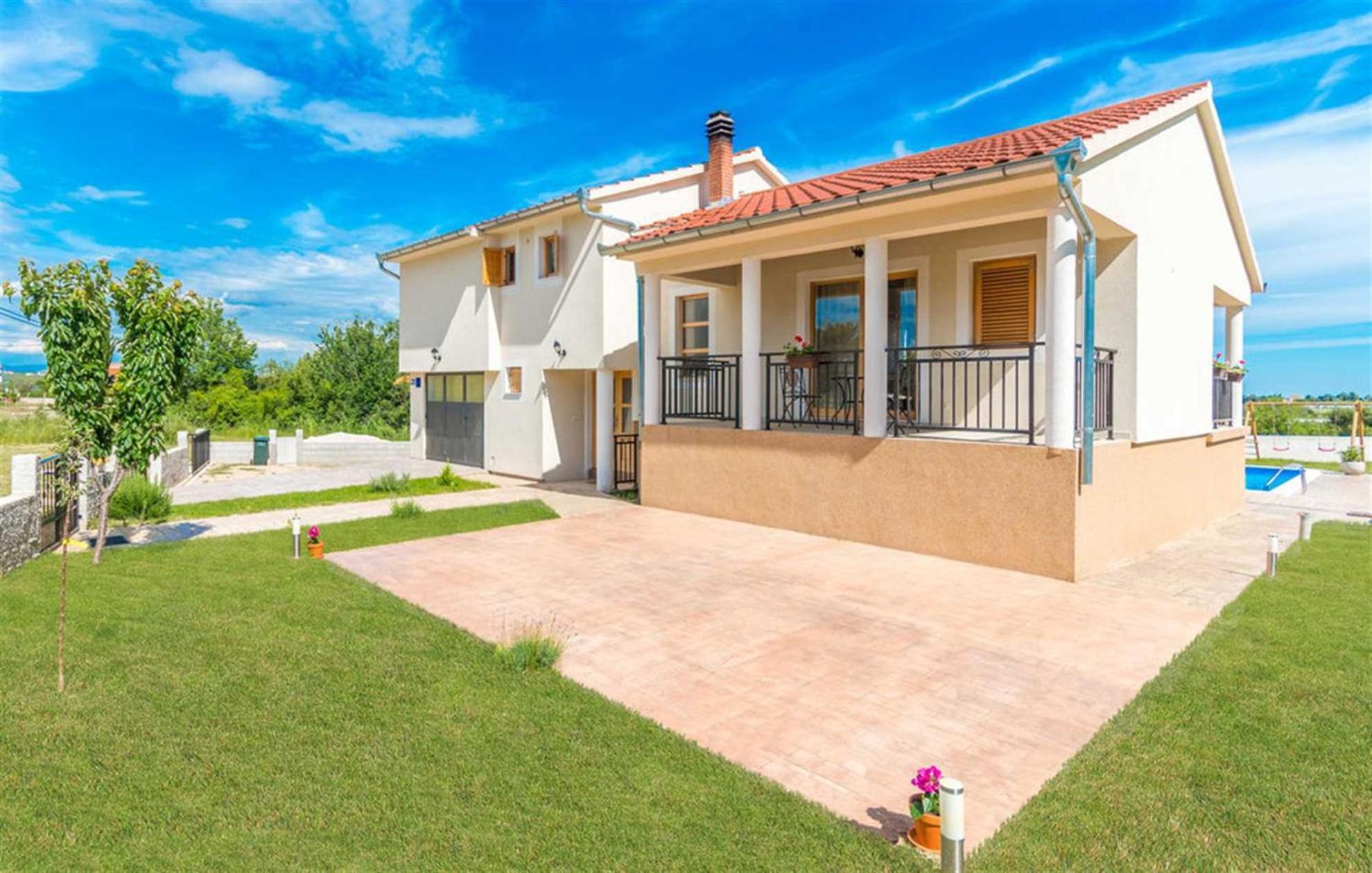New! Holiday Home Tina with pool