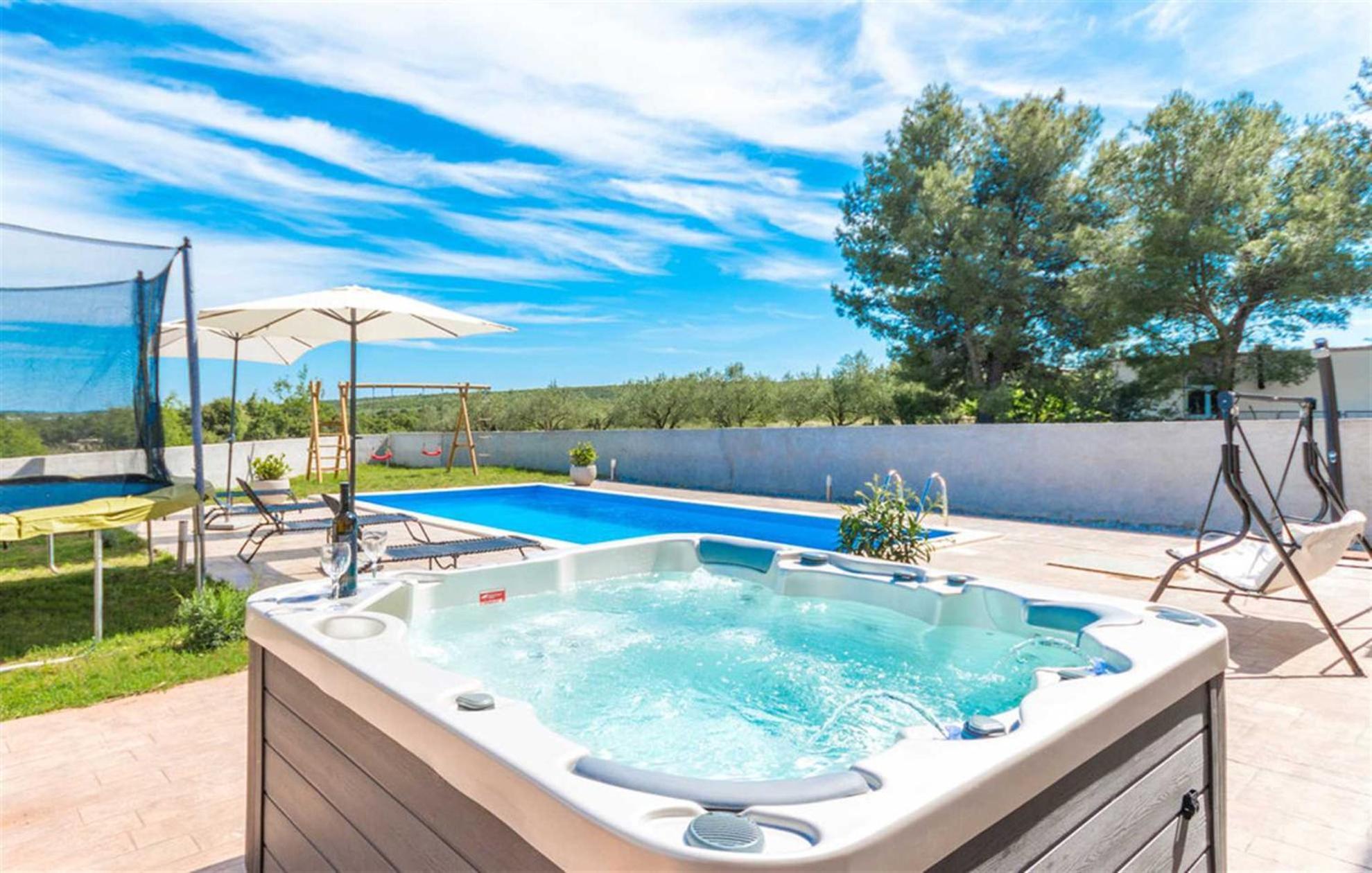 New! Holiday Home Tina with pool