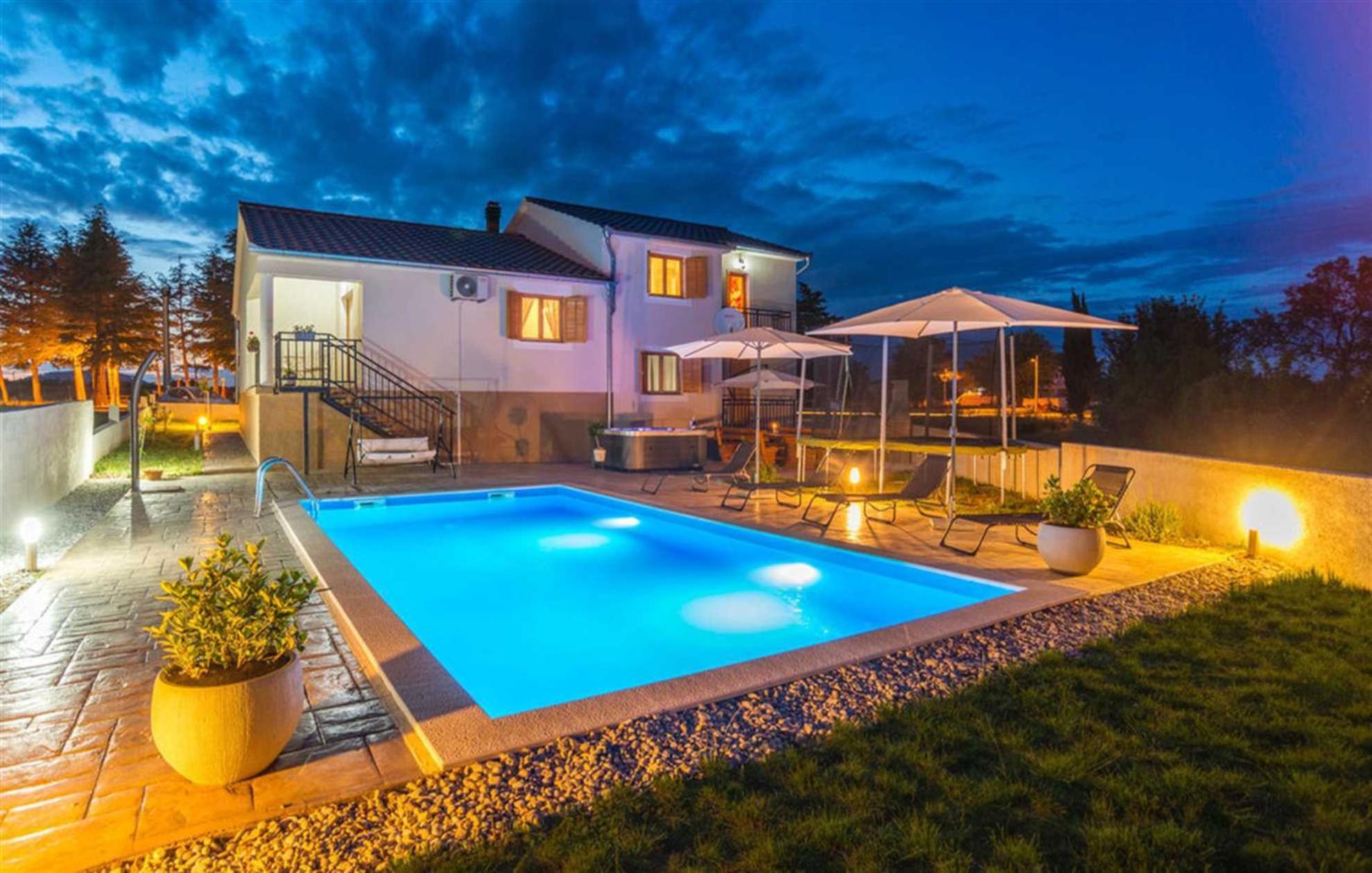 New! Holiday Home Tina with pool