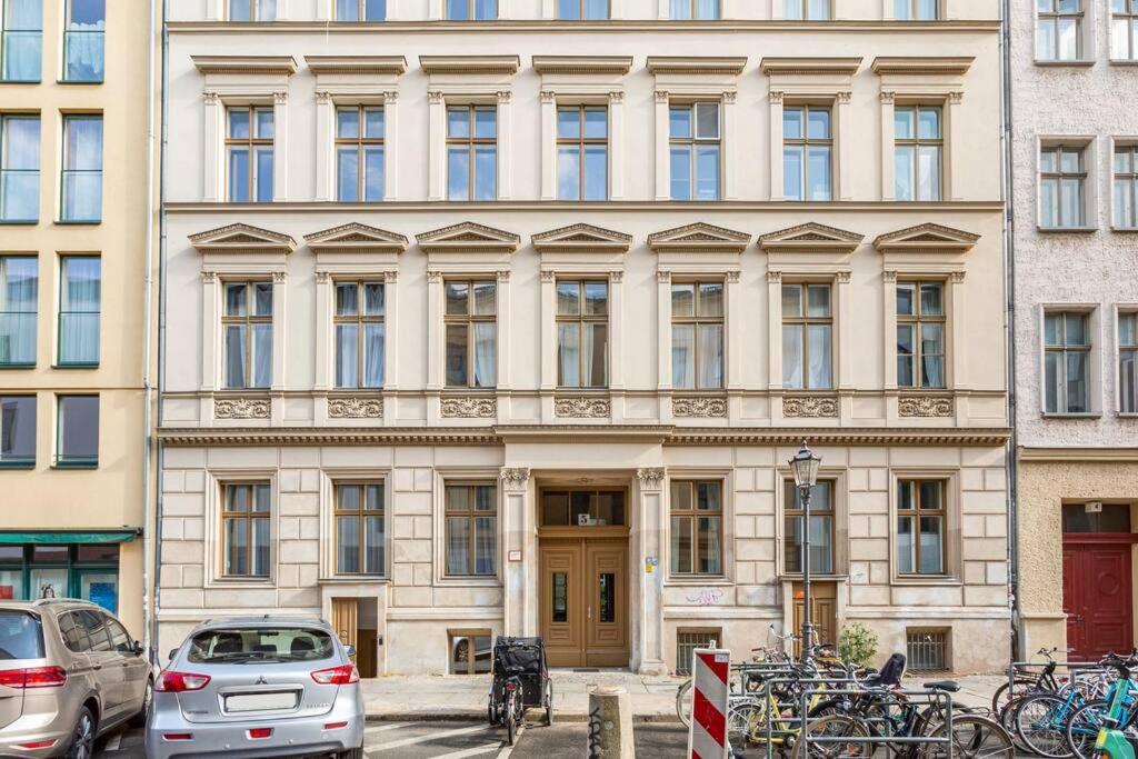 Sleek Design in Trendy Mitte
