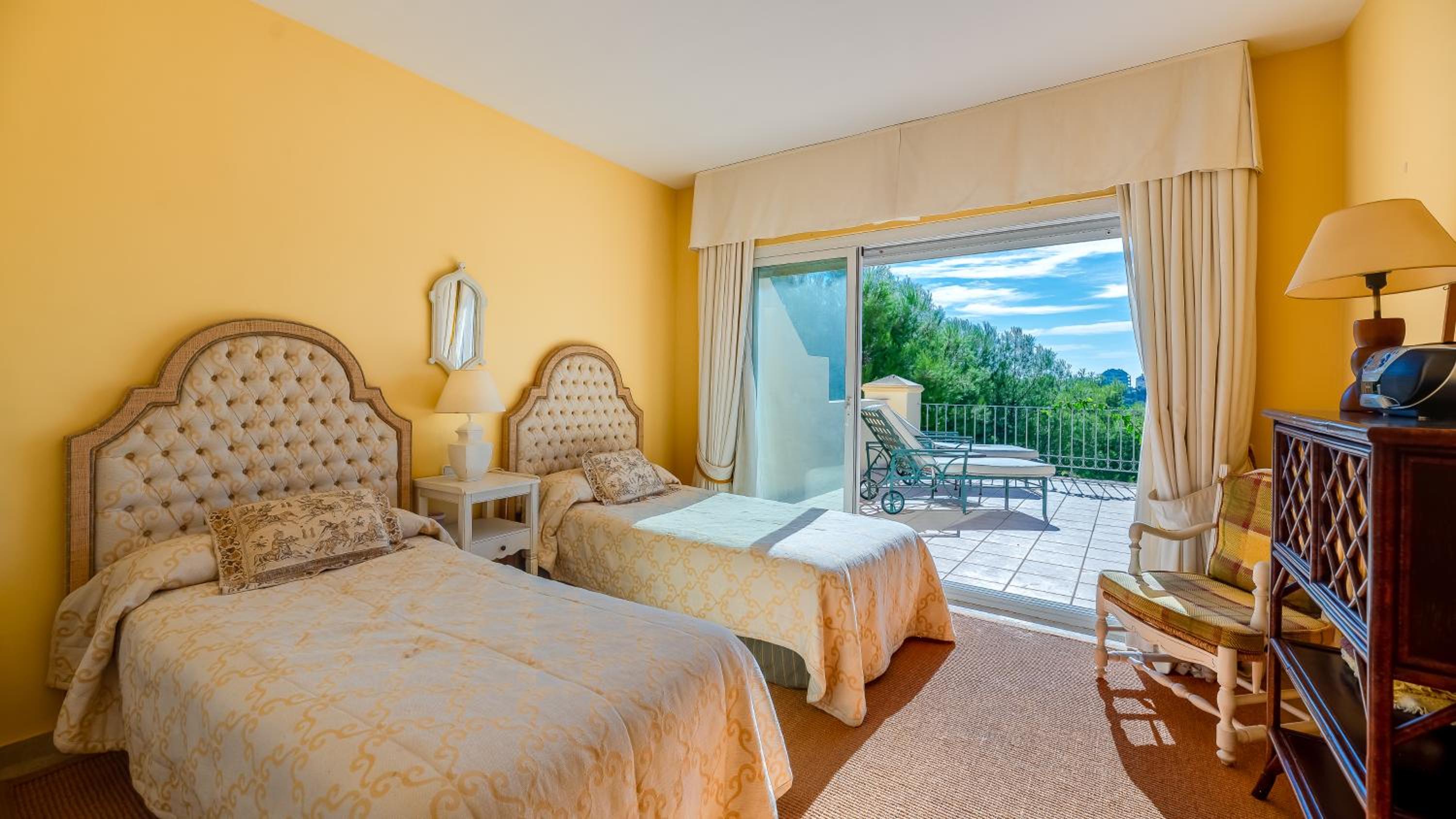 Golf Villa in Marbella, Frontline Golfvilla in RioReal Golf