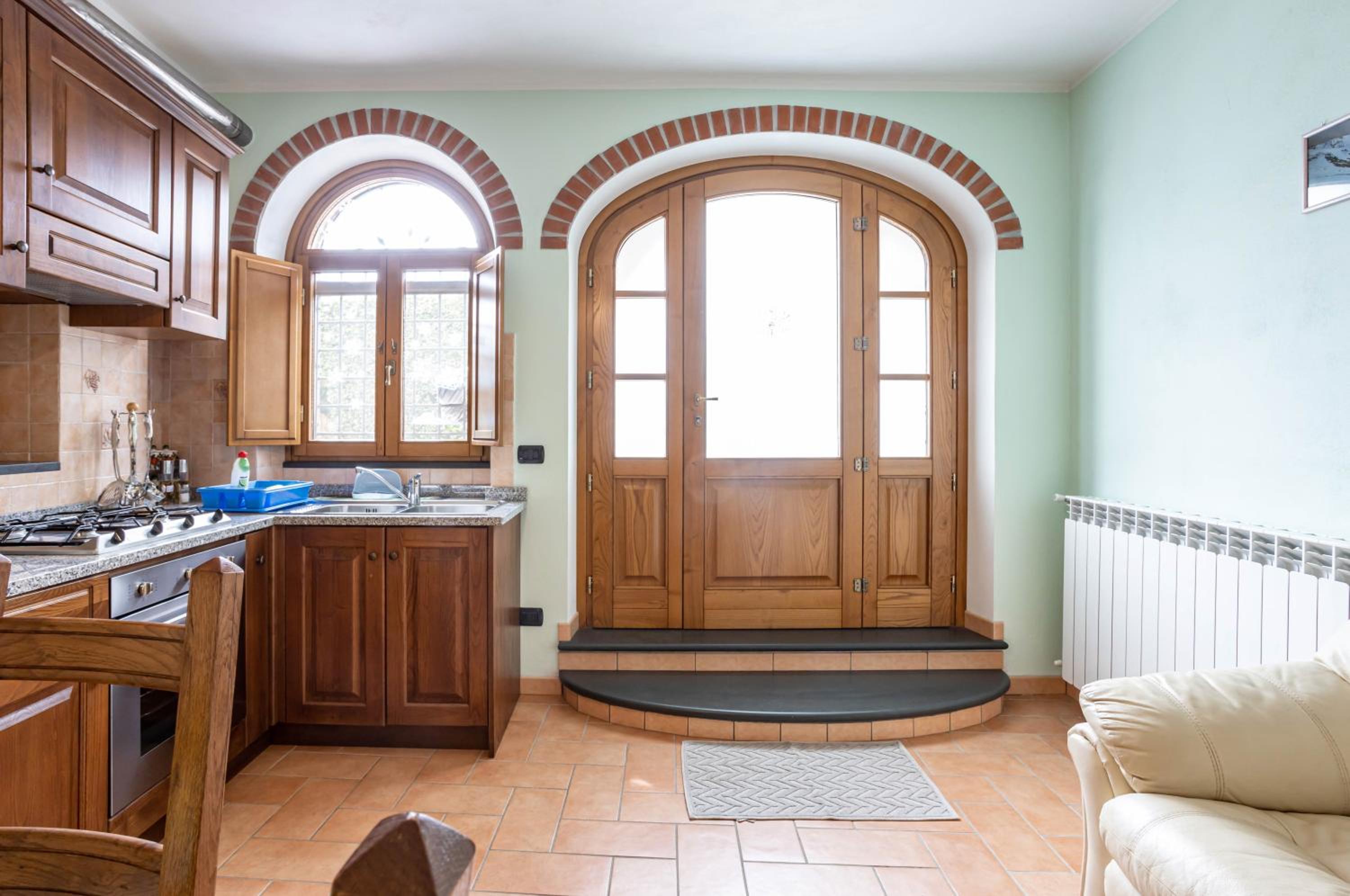 Bright Flat with Private parking! view 4