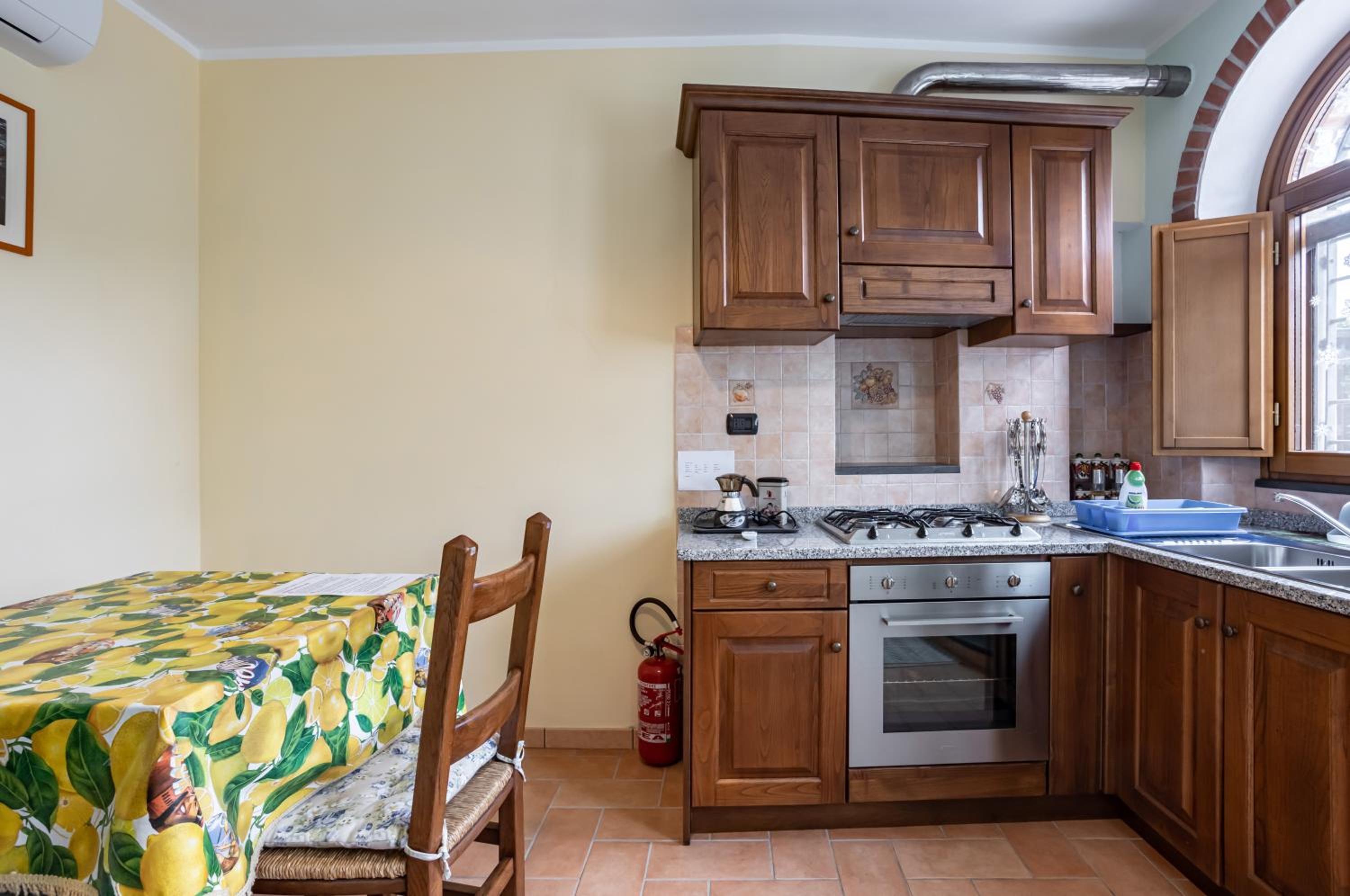 Bright Flat with Private parking! view 5