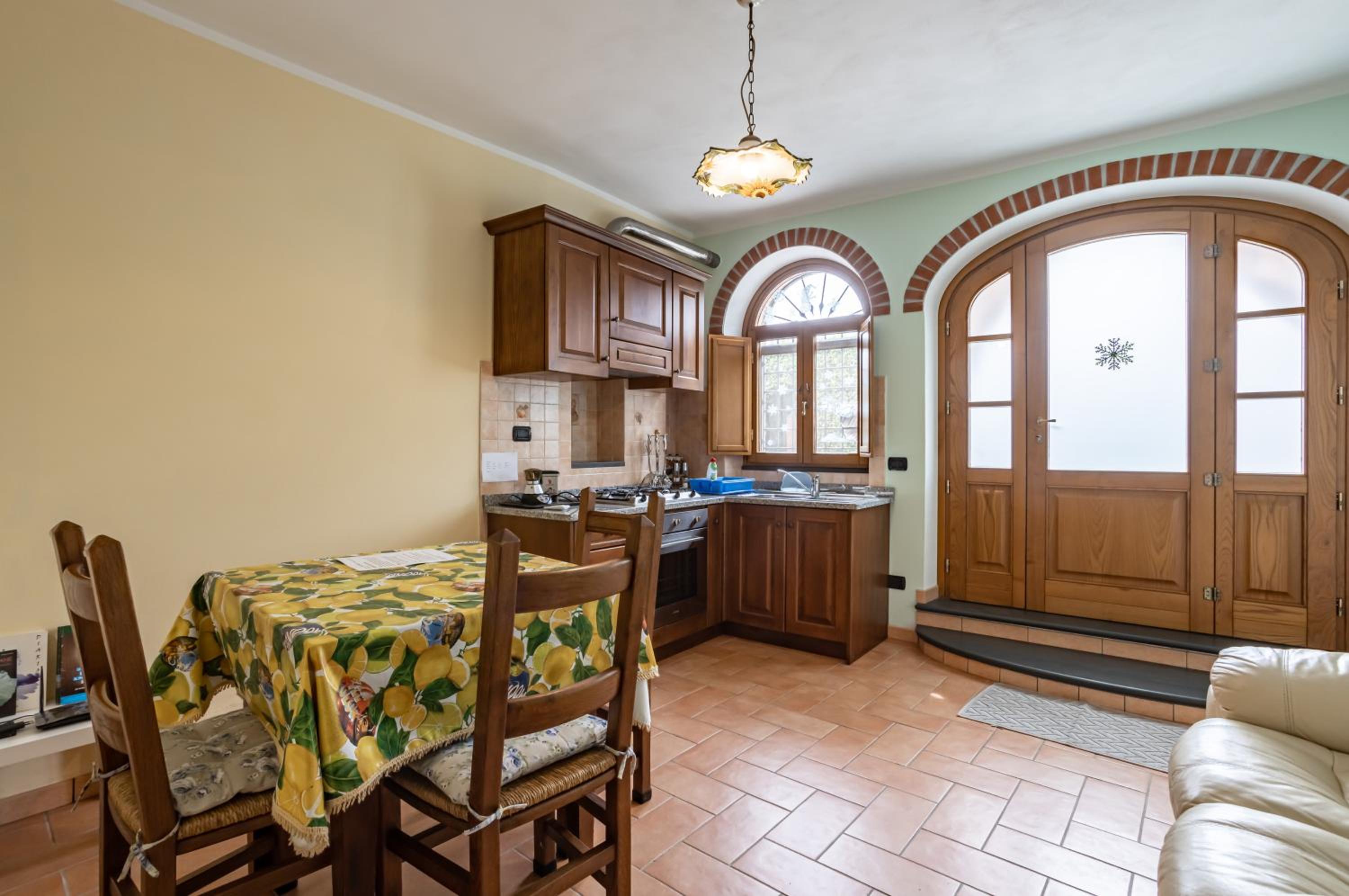 Bright Flat with Private parking! view 2