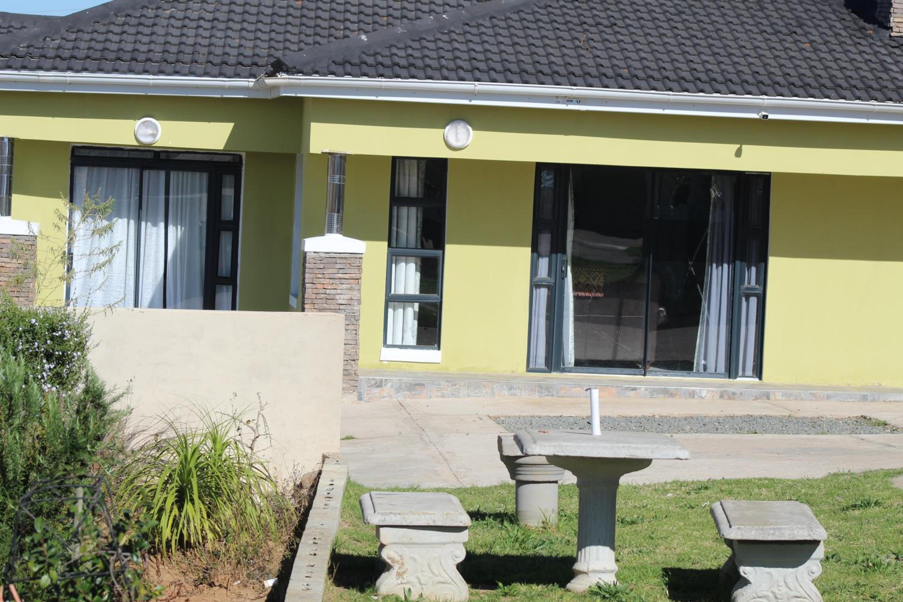 Qunu Heritage Home - Mthatha view 2