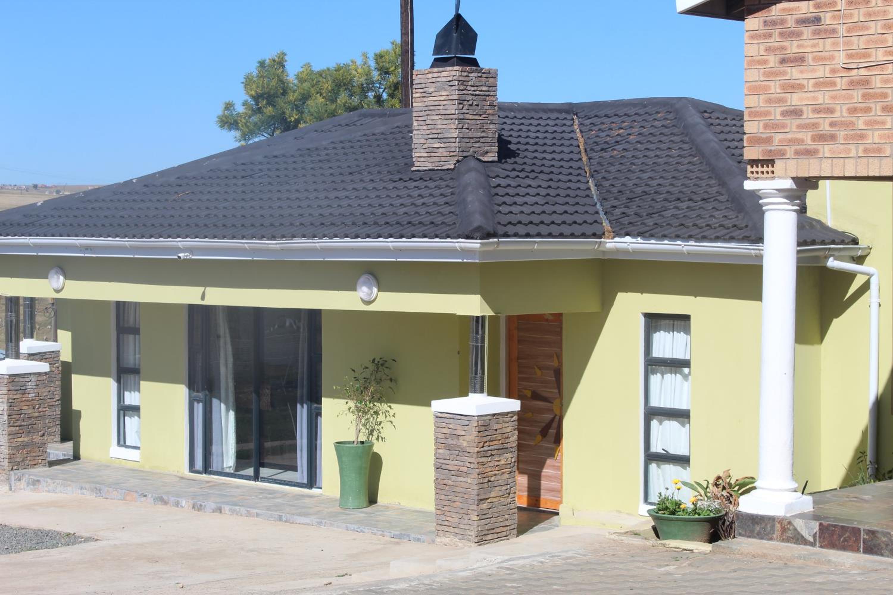 Qunu Heritage Home - Mthatha view 3