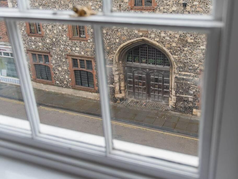 Townhouse with cathedral views