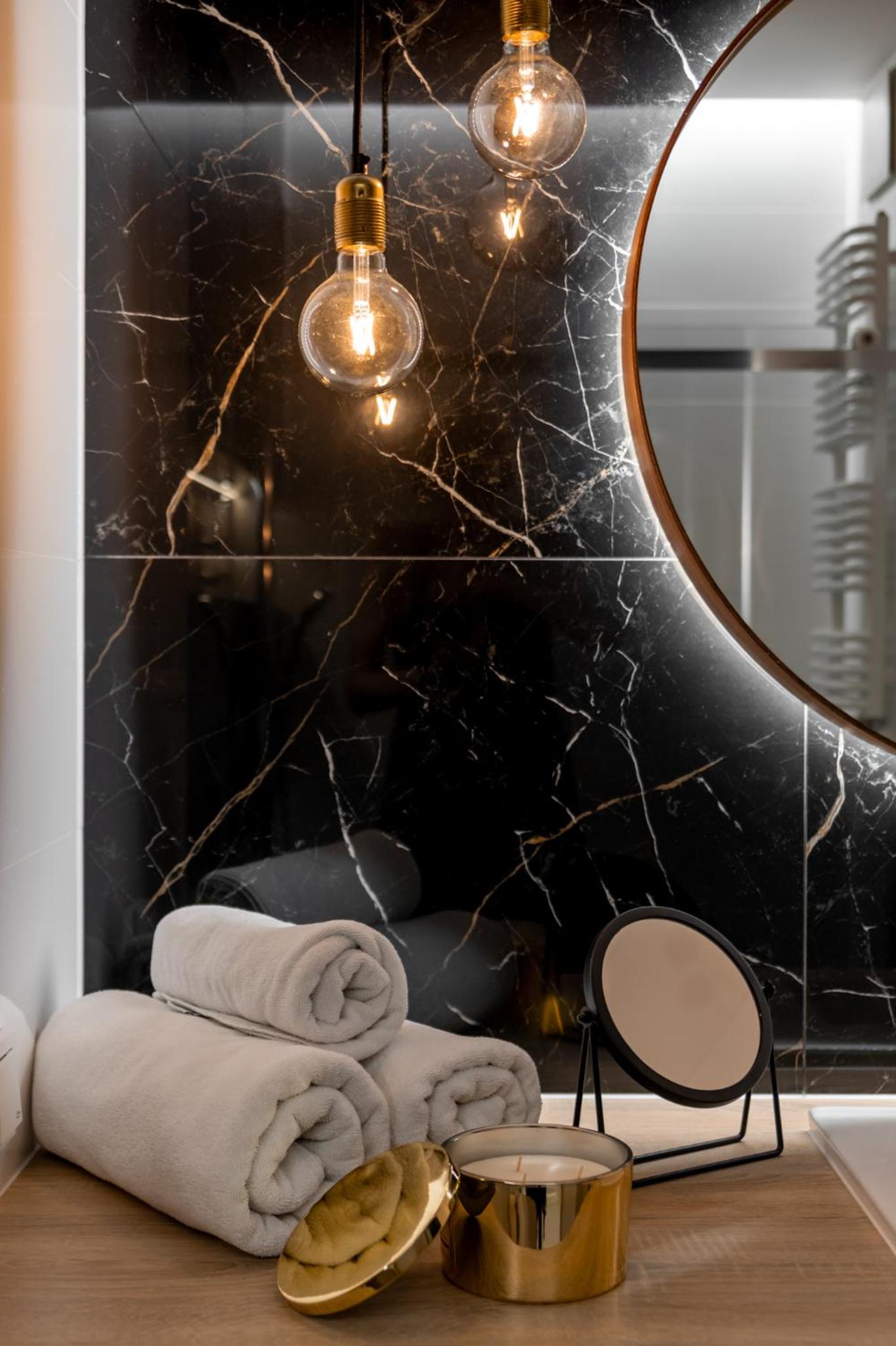 Urban Chic - Luxury 2-Bedroom, Mennica Residence